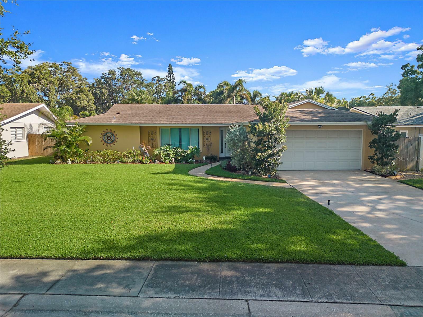 Property Photo:  13560 Andova Drive  FL 33774 