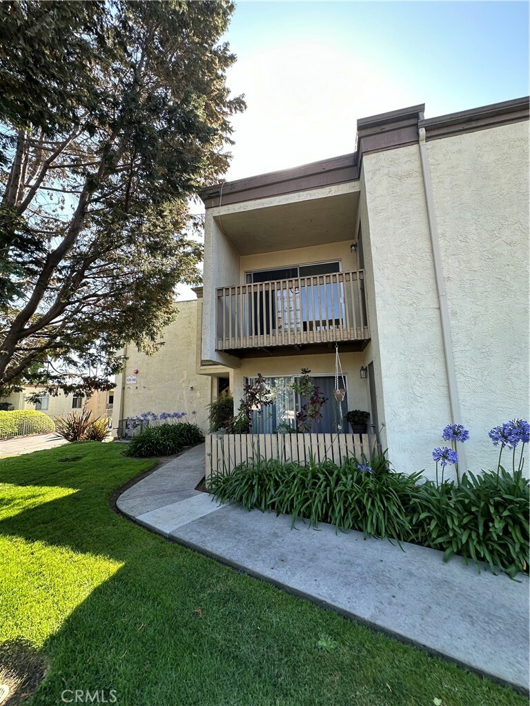 Property Photo:  432 Edgehill Ln 130  CA 92056 