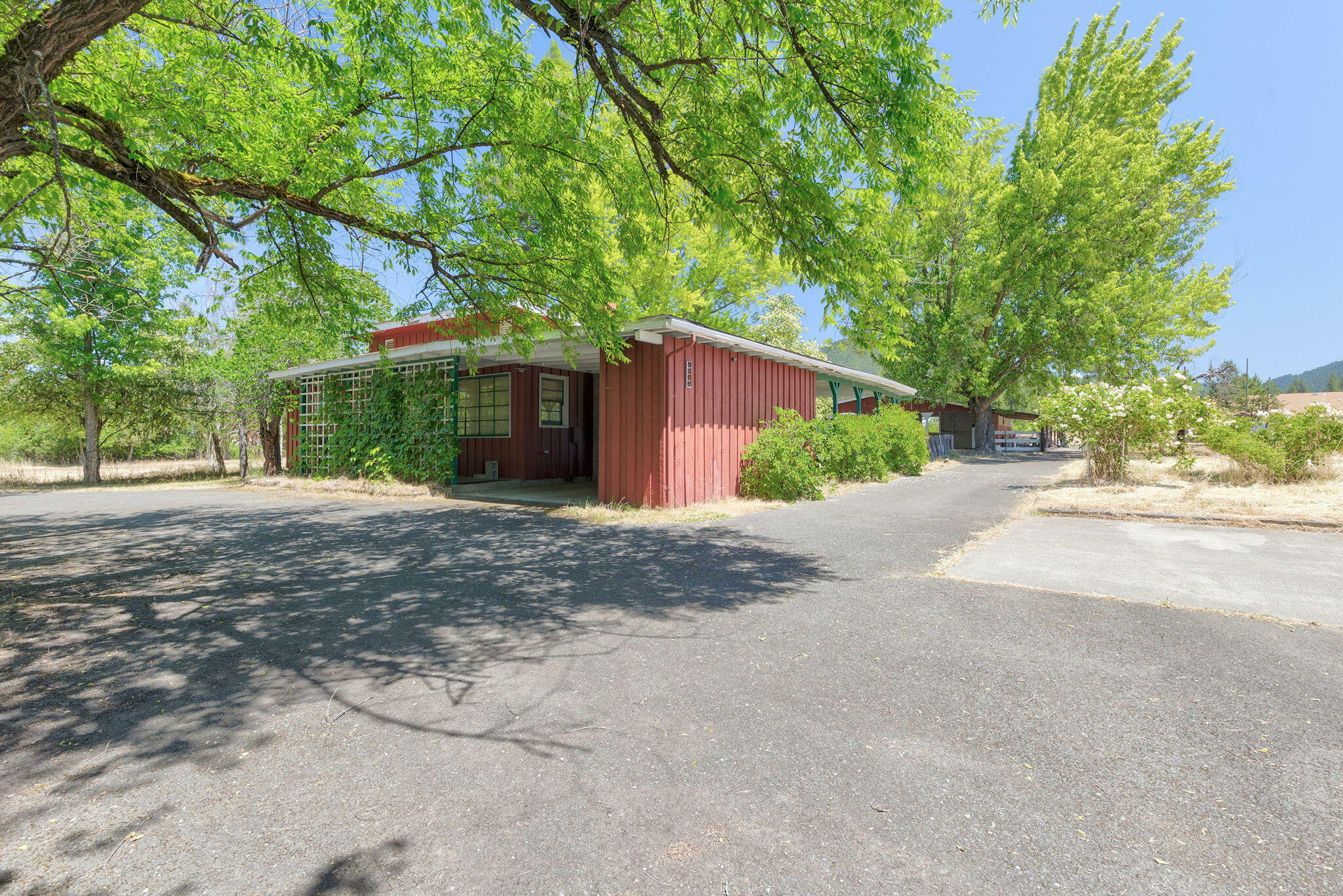 Property Photo:  5685 Monument Drive  OR 97526 