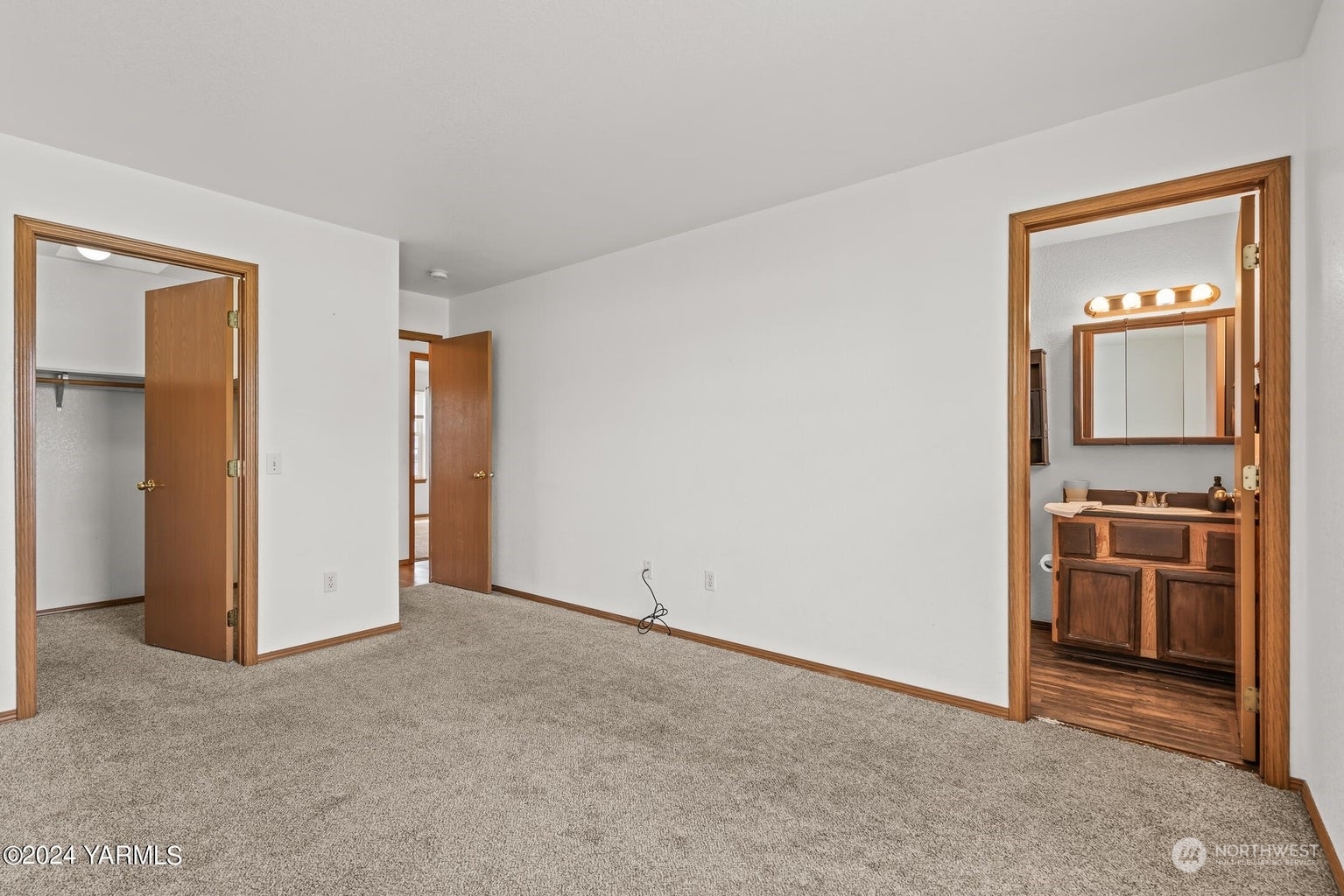 Property Photo:  207 W Seattle Avenue  WA 98936 