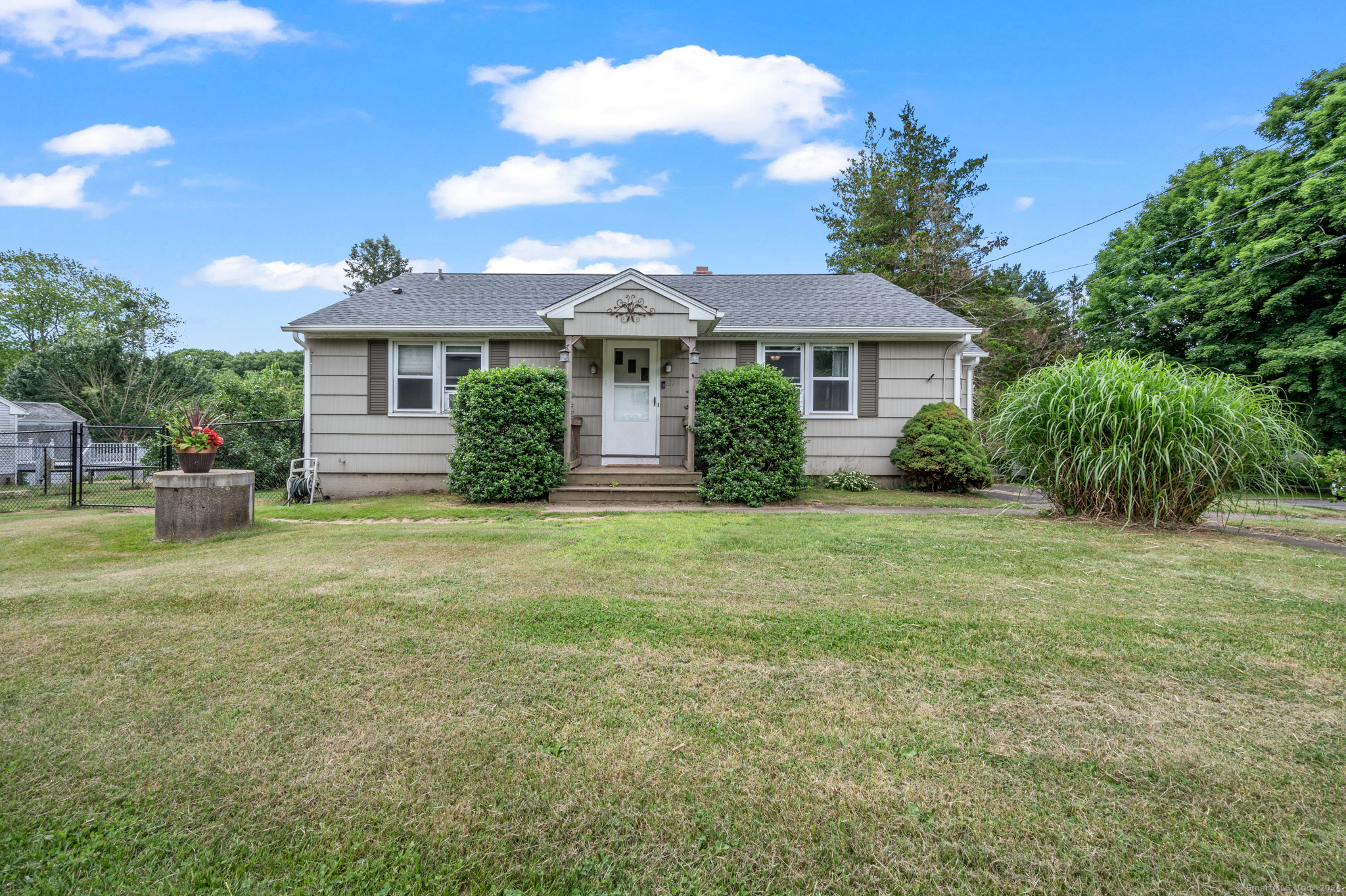 Property Photo:  137 Fort Shantok Road  CT 06382 