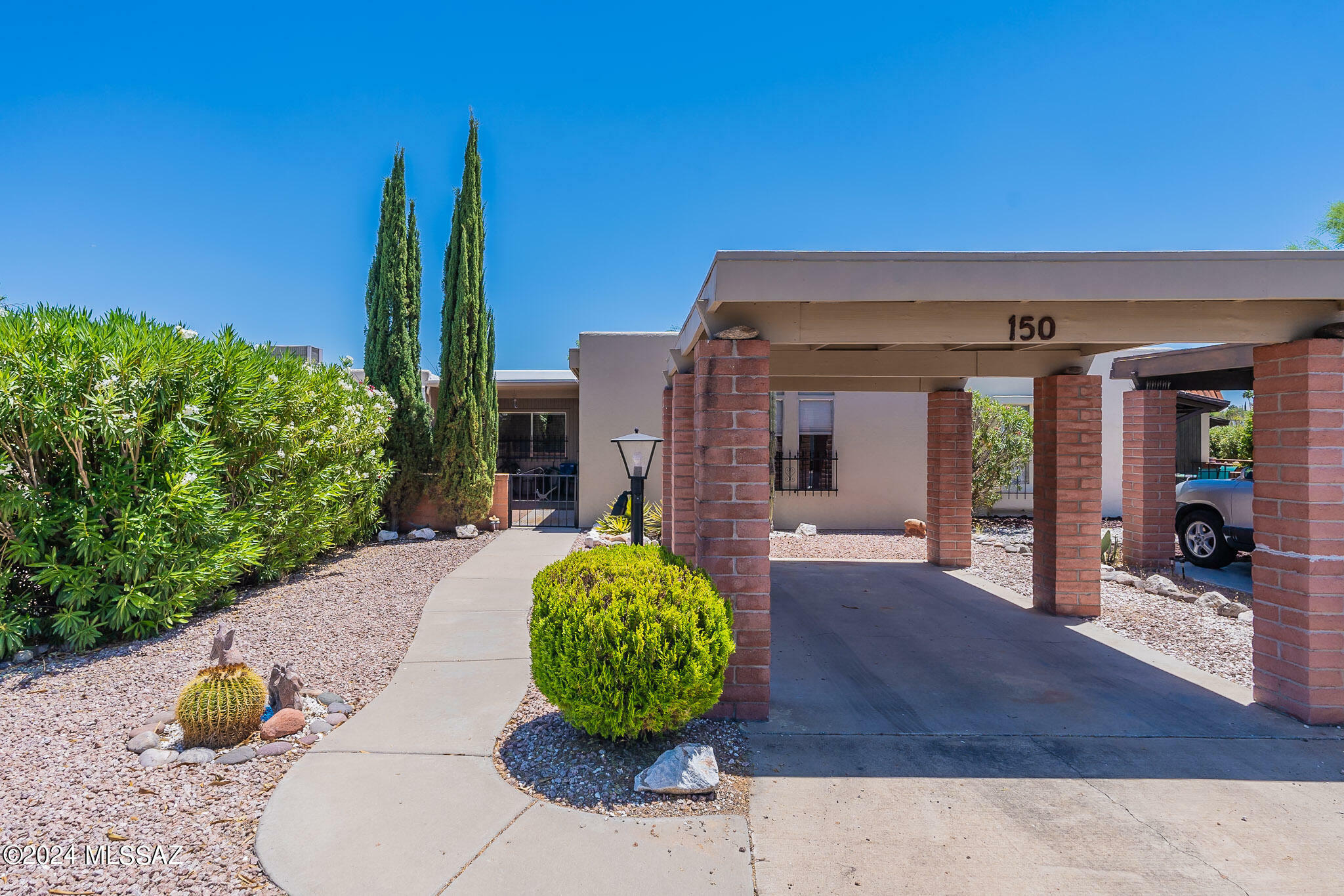 Property Photo:  150 N Paseo De Los Conquistadores  AZ 85614 