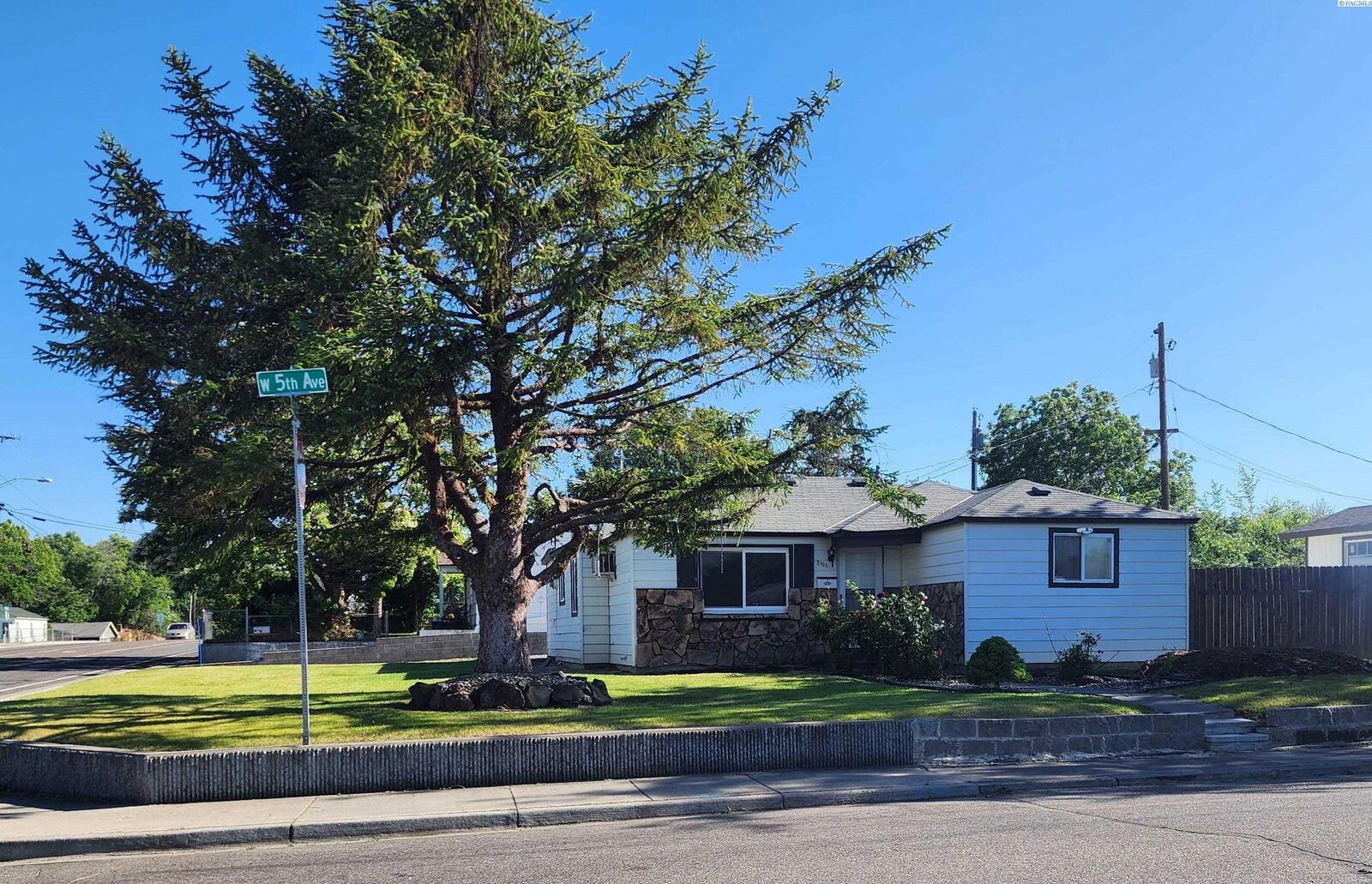 Property Photo:  2101 W 5th Ave  WA 99336 