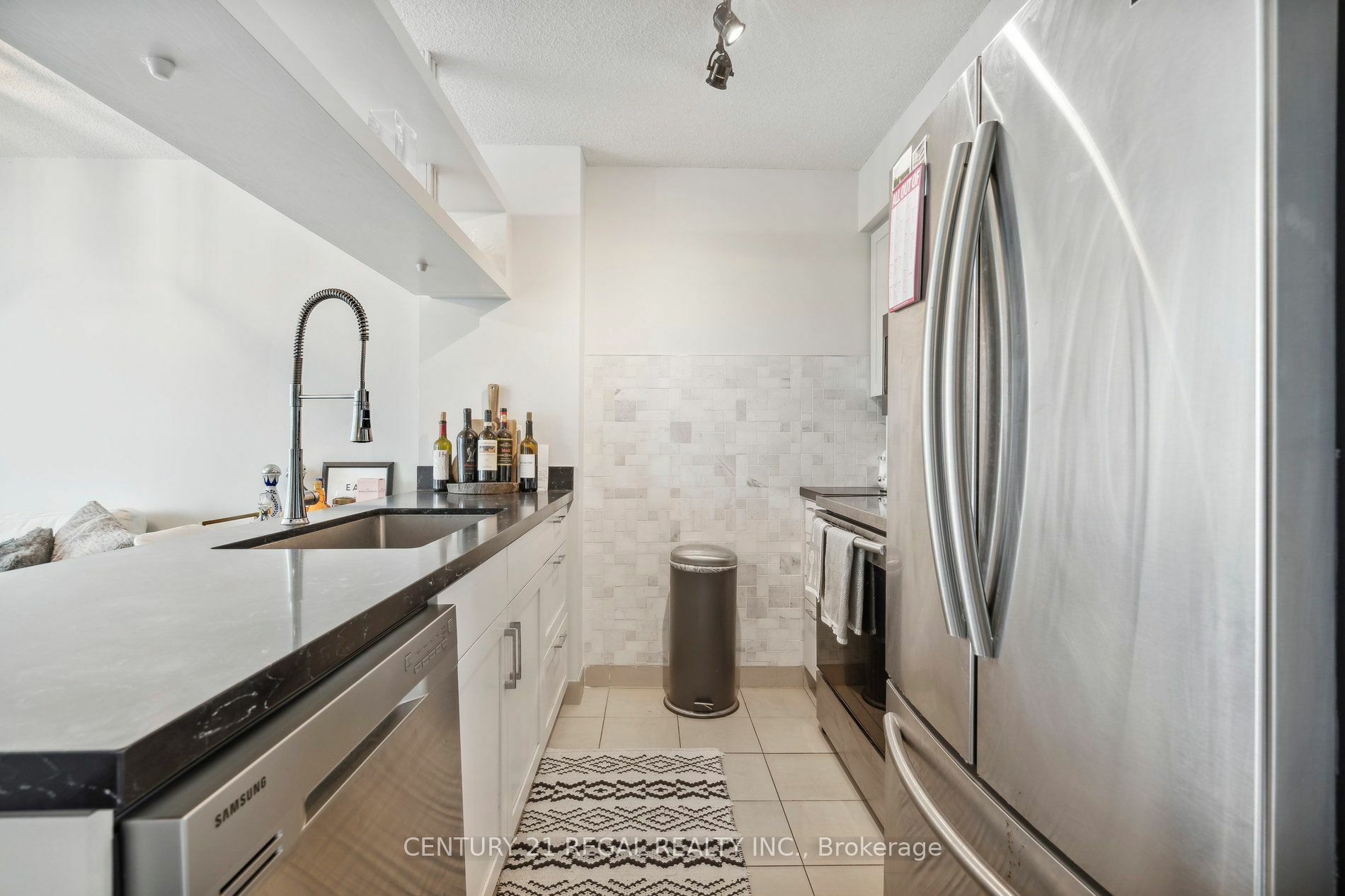 Property Photo:  81 Navy Wharf Crt 1609  ON M5V 3S2 