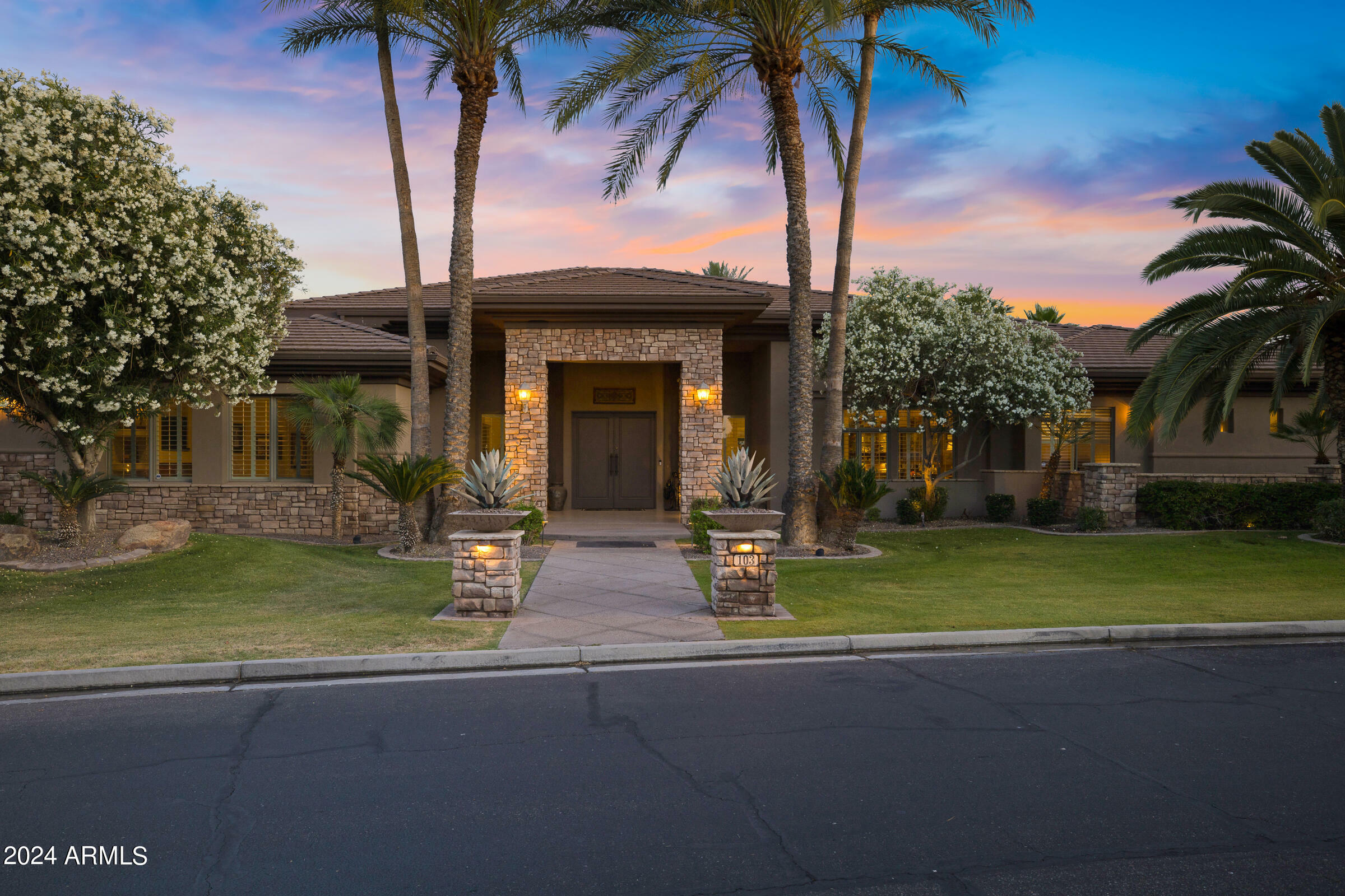 Property Photo:  103 W Macaw Drive  AZ 85286 