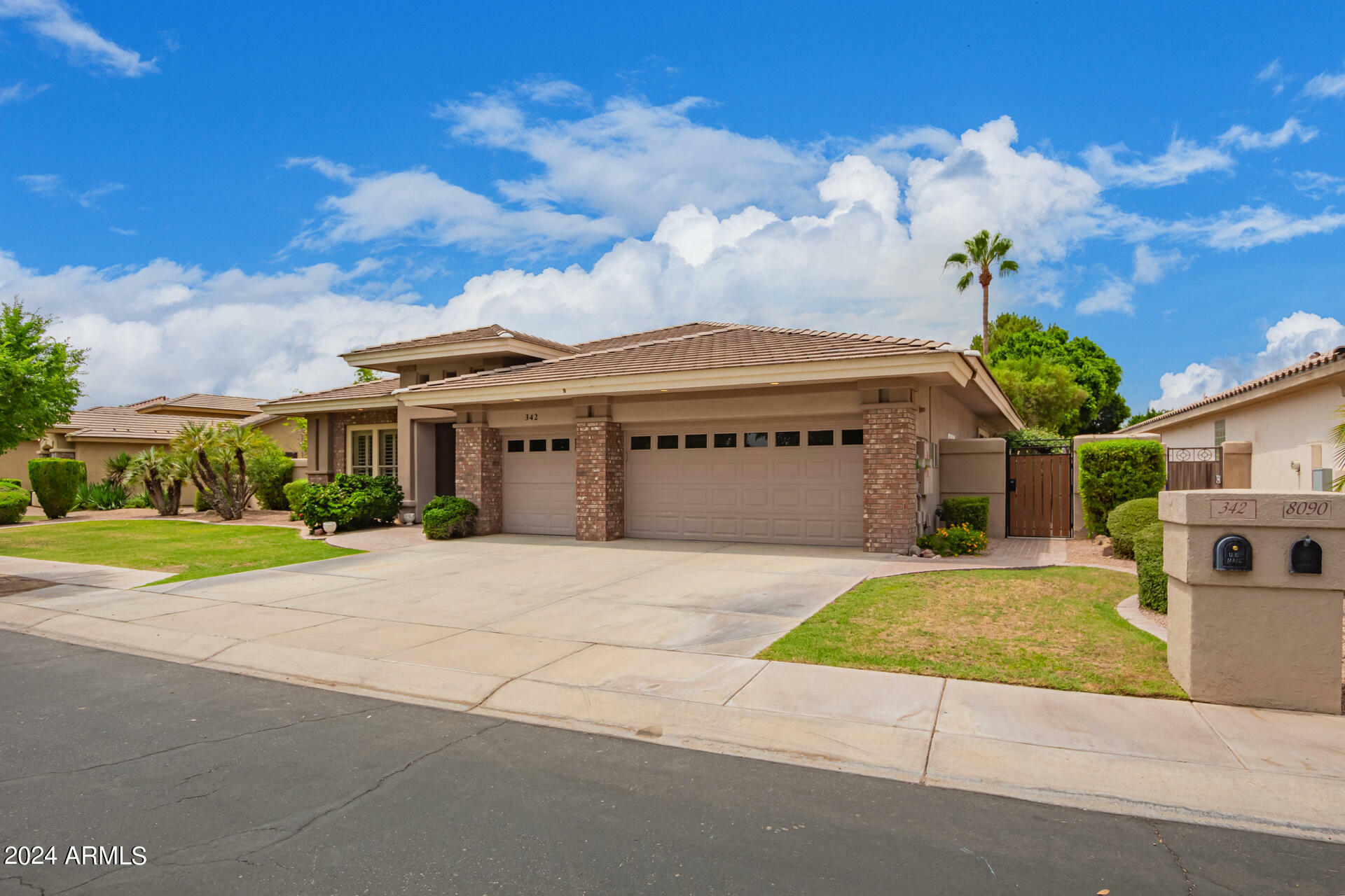 Property Photo:  342 W Citation Lane  AZ 85284 