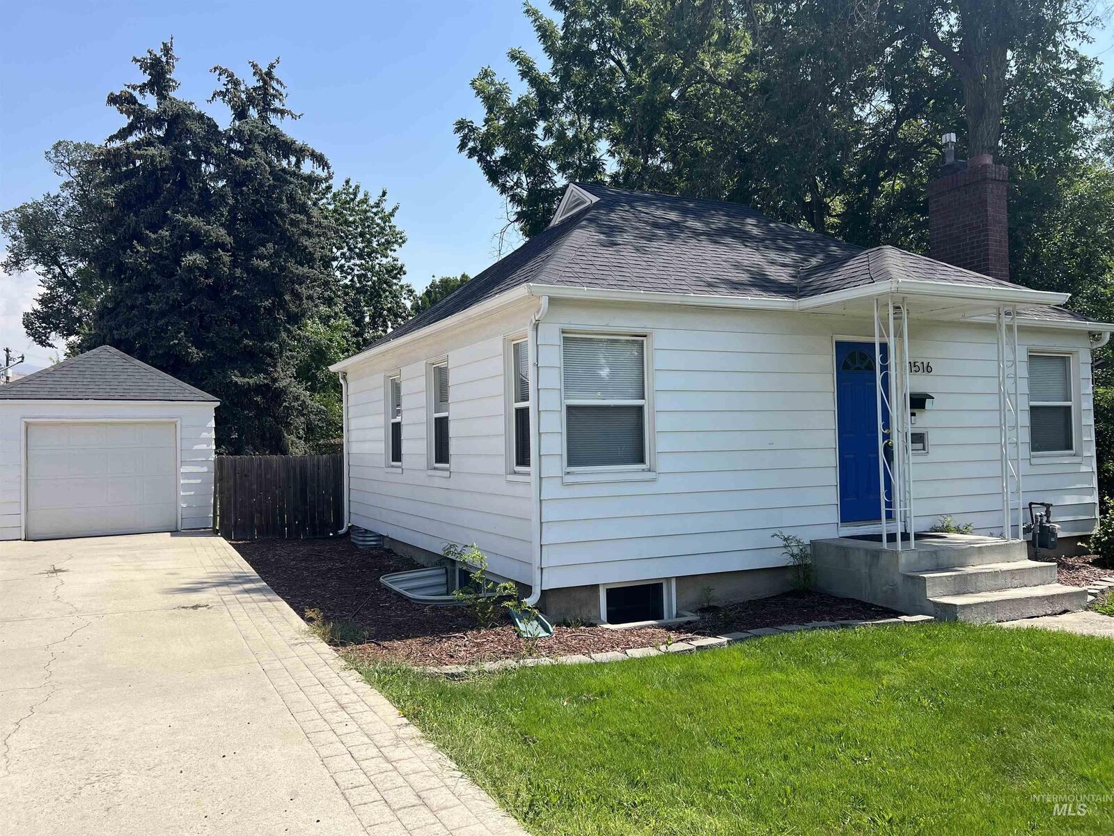 Property Photo:  1516 S Division Ave  ID 83706 