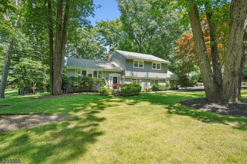 Property Photo:  3 Highland Dr  NJ 07006 