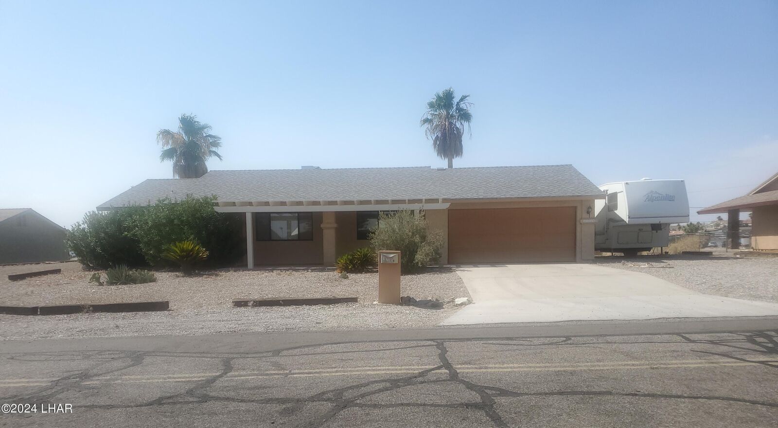 Property Photo: 1728 Rainbow Ave AZ 86403