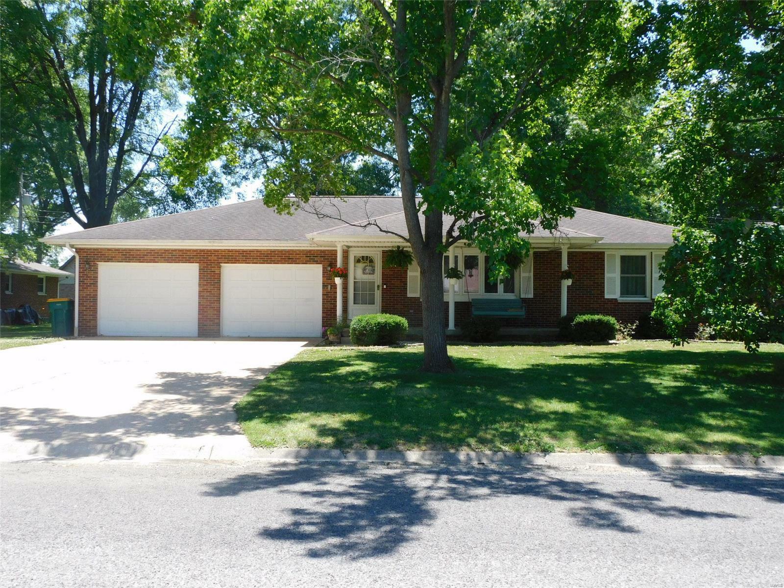 Property Photo:  209 Eugenia Drive  IL 62285 