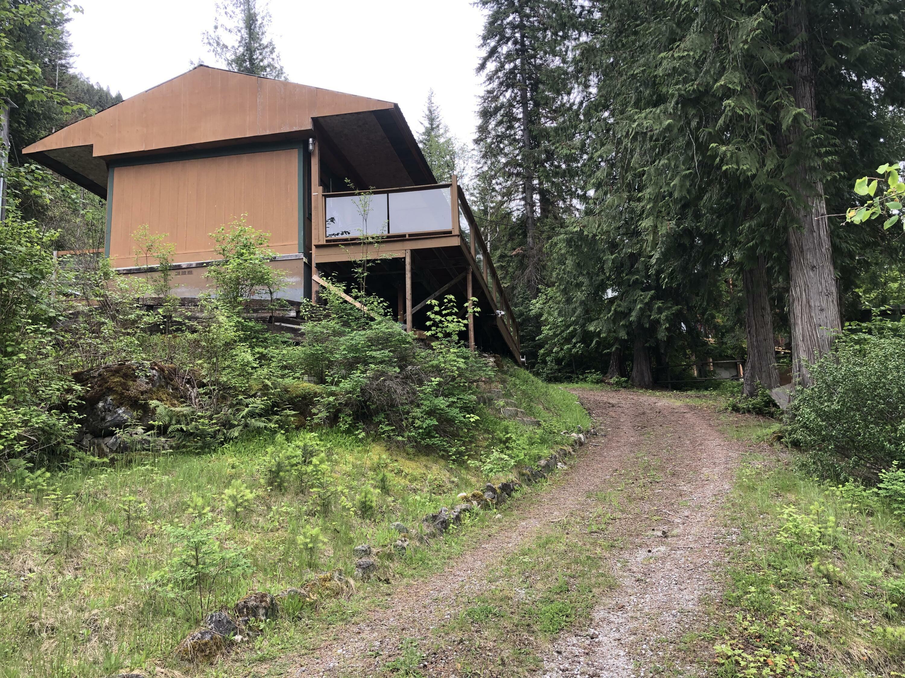 Property Photo:  2952 Deep Lake Boundary Rd  WA 99114 