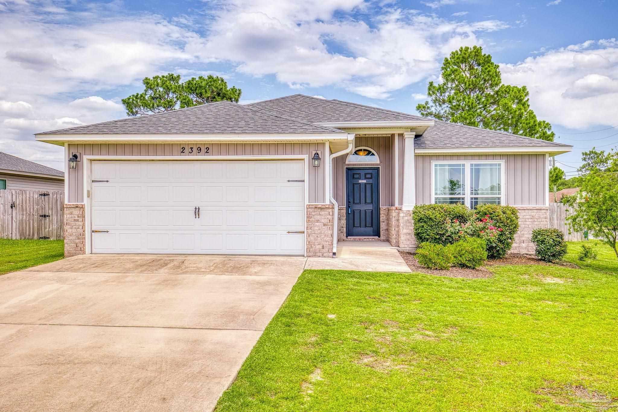 Property Photo:  2392 Spur Ln  FL 32563 