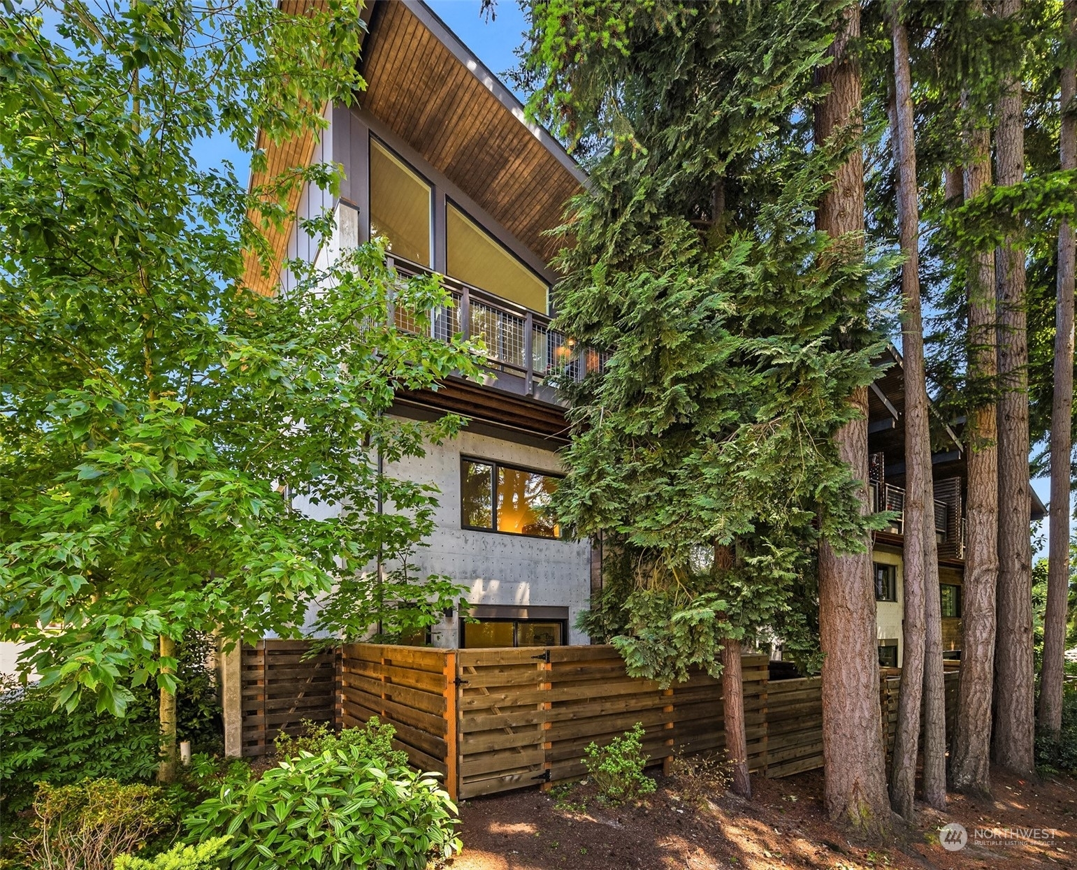 Property Photo:  203 Madrona Way NE 1F  WA 98110 