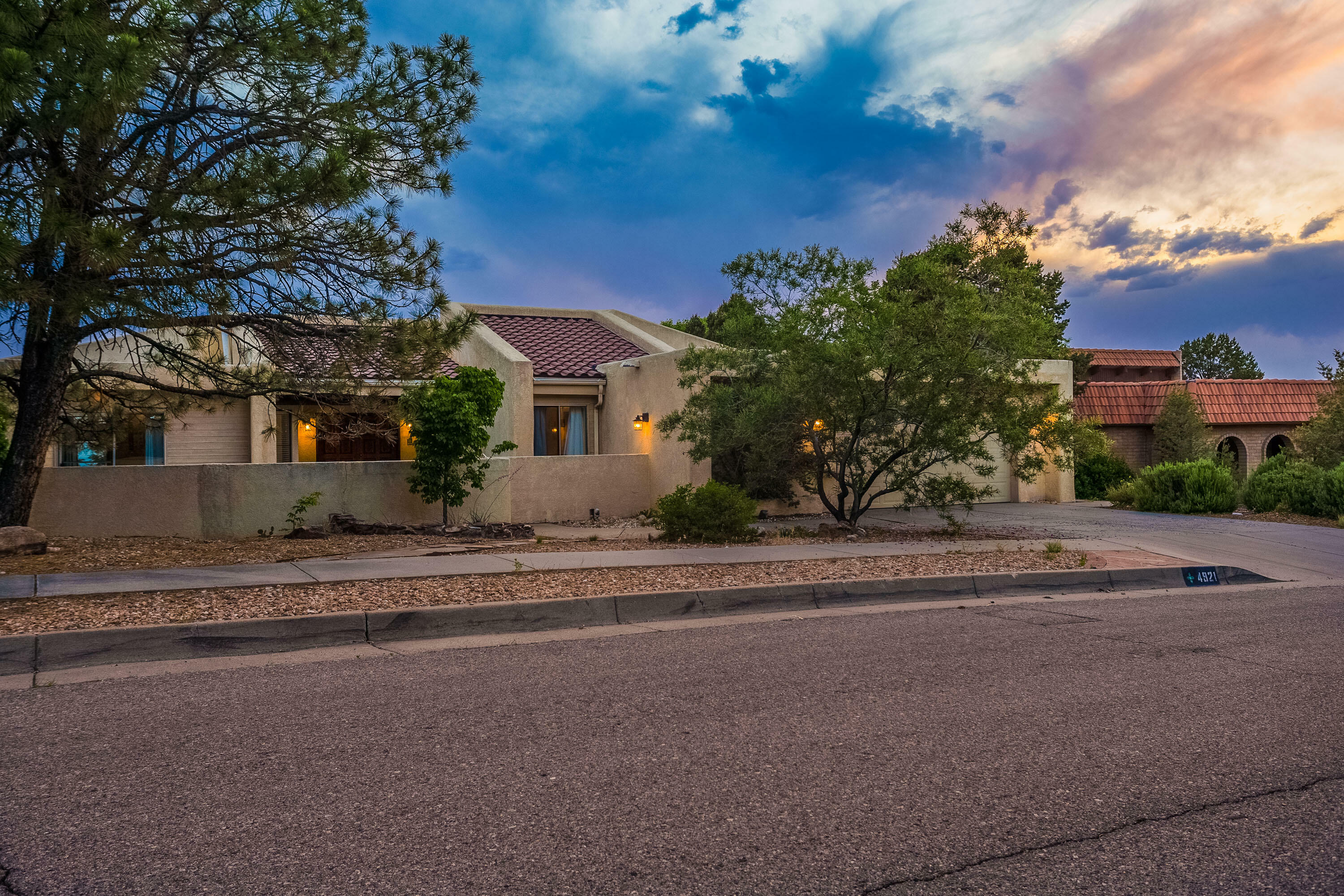 Property Photo:  4921 Camino De Monte NE  NM 87111 