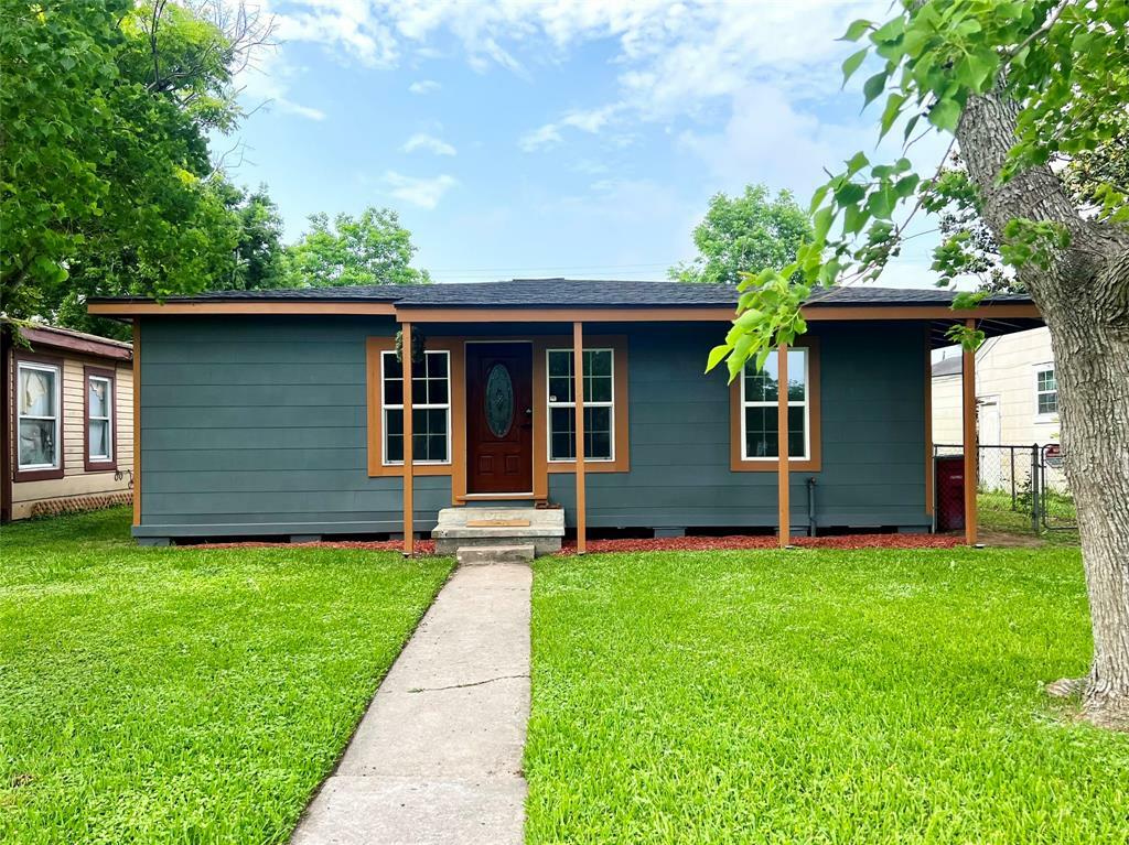 Property Photo:  1110 W 6th Street  TX 77541 