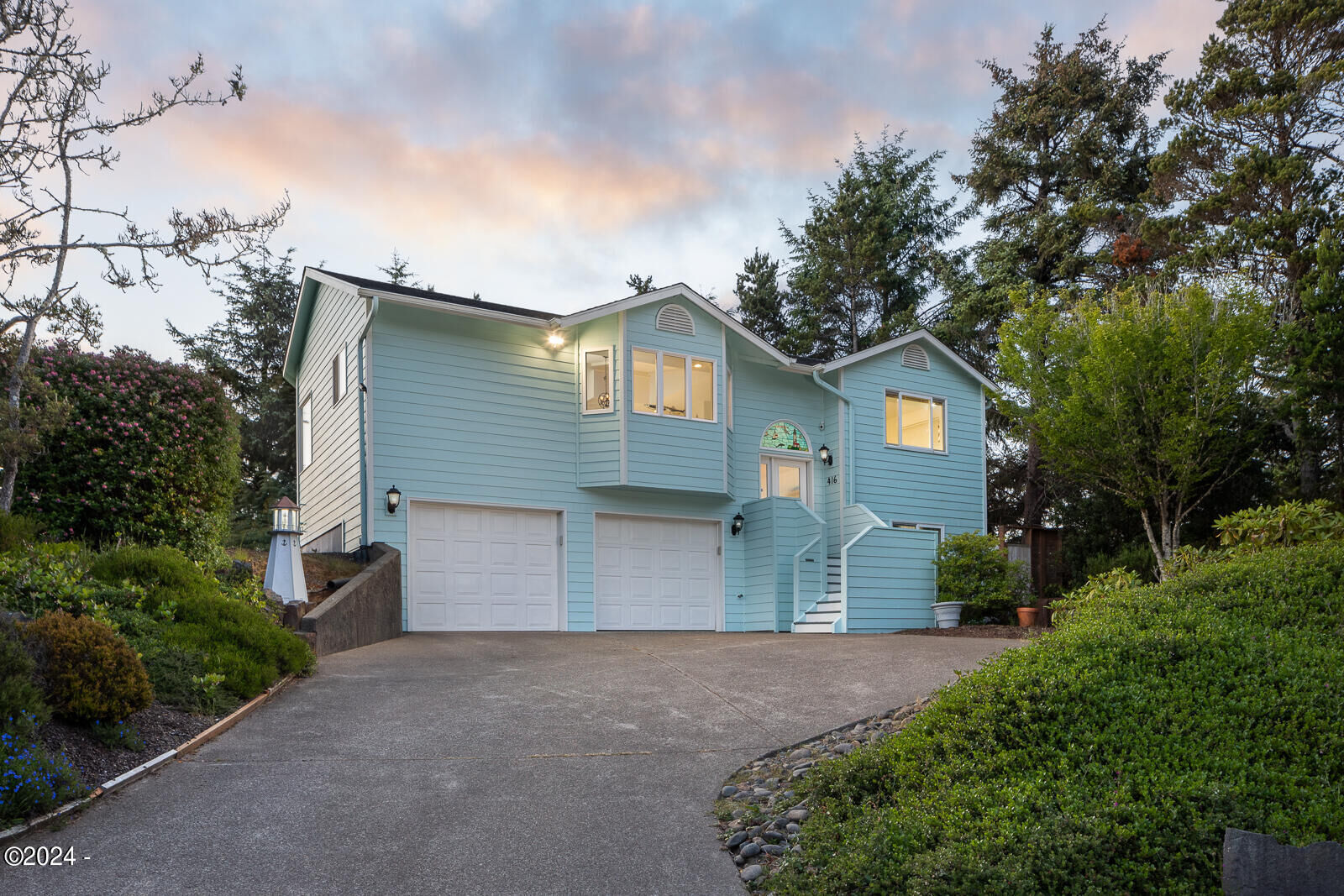 Property Photo:  416 NW 19th Street  OR 97365 