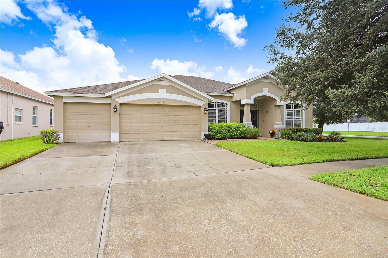 Property Photo:  5753 Wynstone Lane  FL 33541 