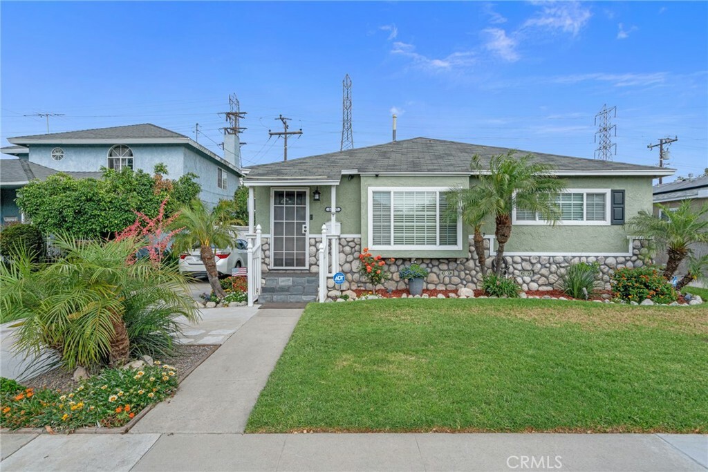 Property Photo:  10237 Karmont Avenue  CA 90280 