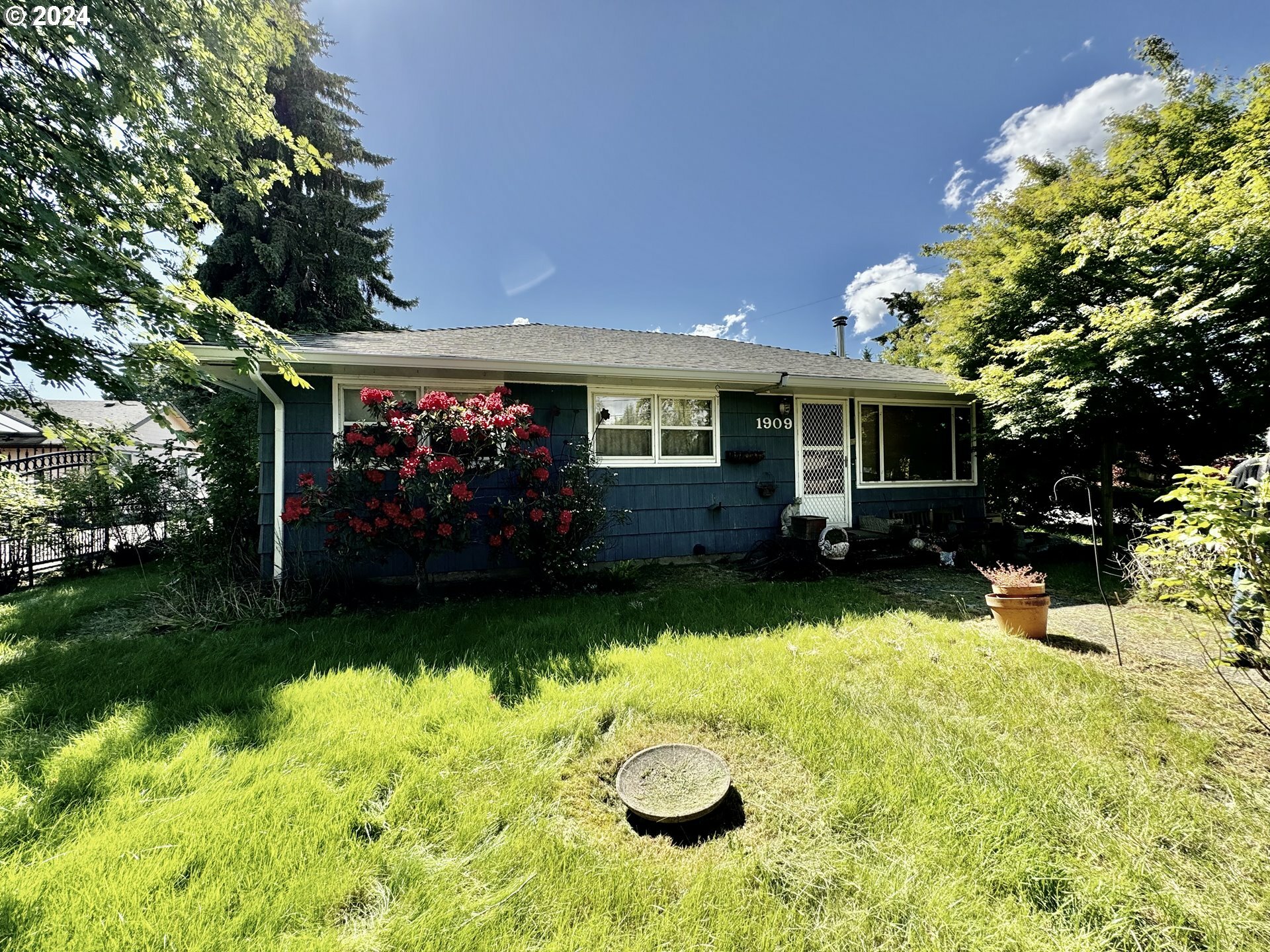 Property Photo:  1909 SE 117th Ave  OR 97216 