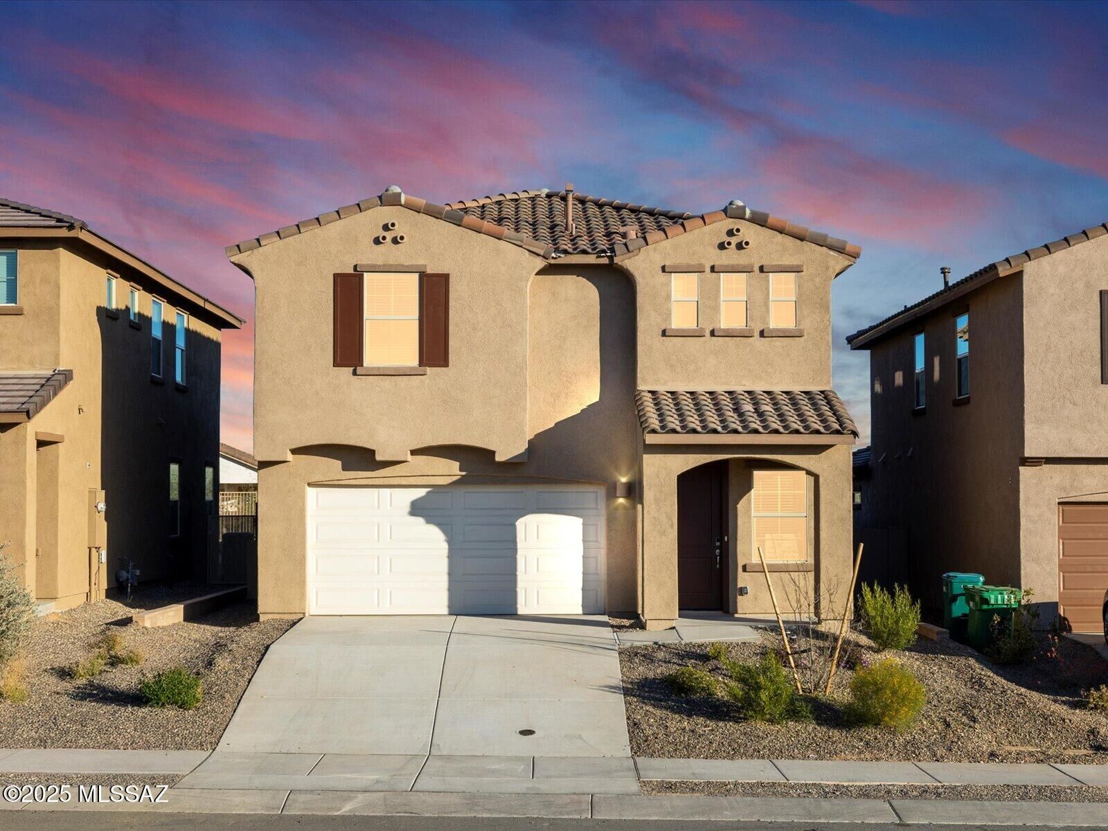 Property Photo: 928 W Calle Las Varitas AZ 85629