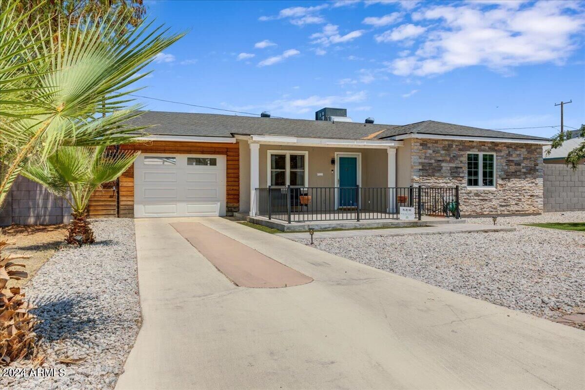 Property Photo: 946 W Roma Avenue AZ 85013