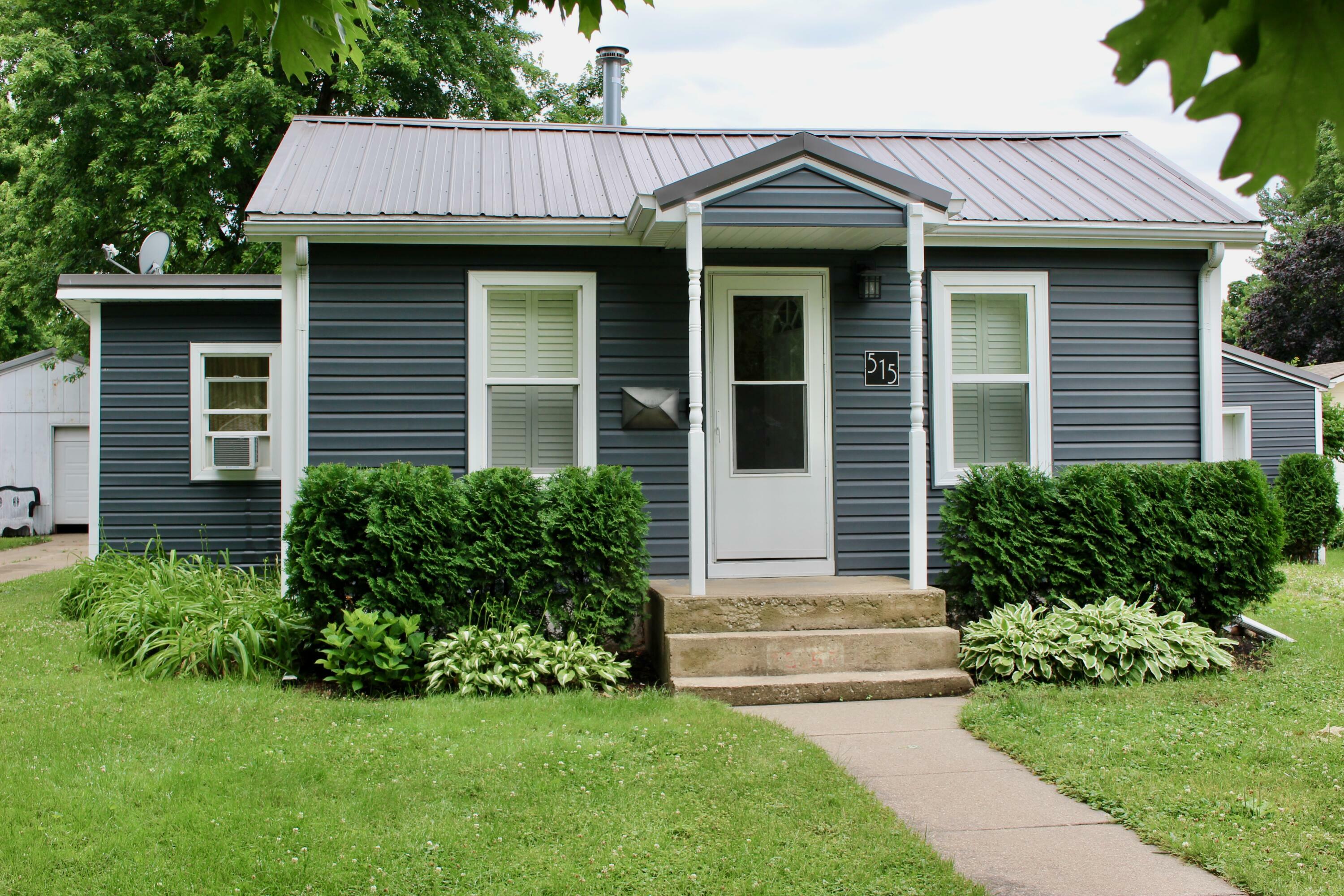 Property Photo:  515 Clinton Street  IA 50036 