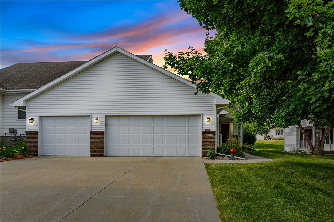 Property Photo:  4865 Pinehurst Court  IA 50327 