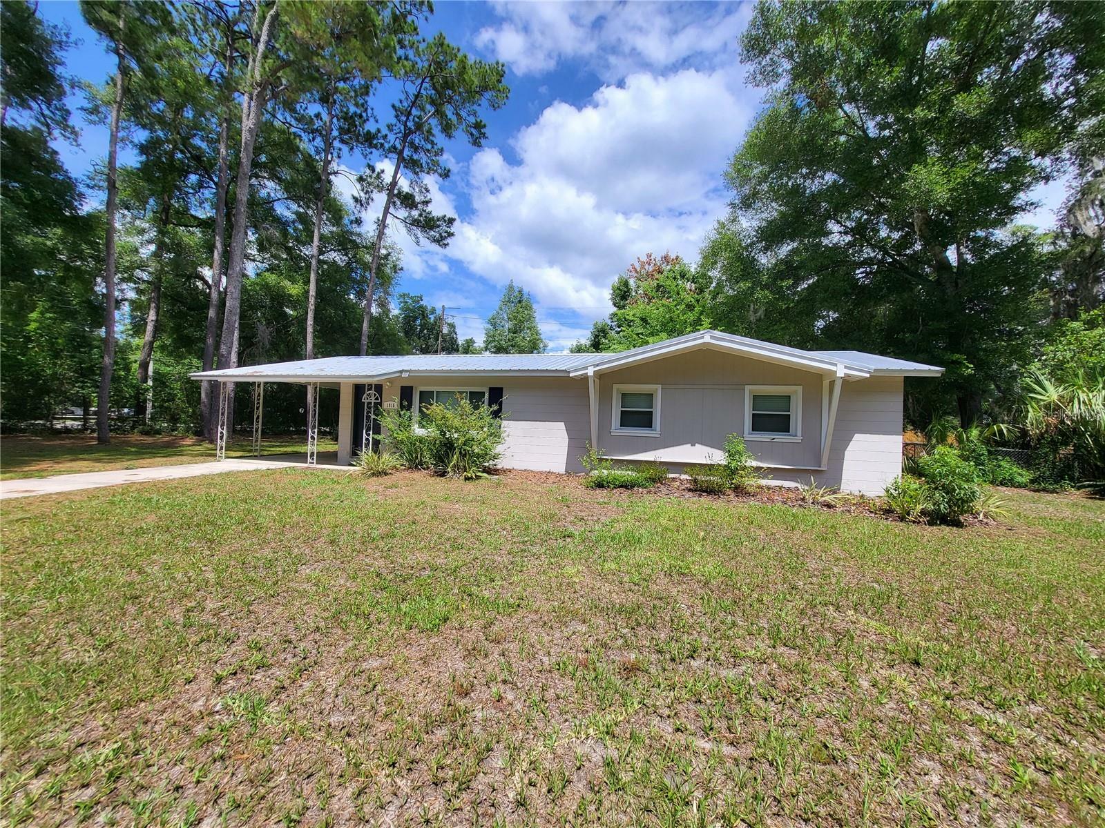 Property Photo:  1915 NW 38th Terrace  FL 32605 