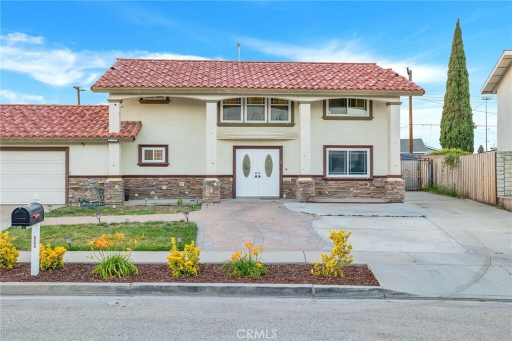 Property Photo:  1321 Dinsmore Street  CA 93065 