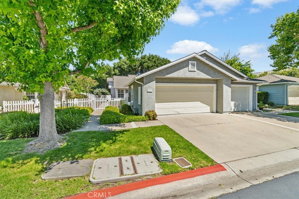 Property Photo:  942 Bluebell Way 25  CA 93401 