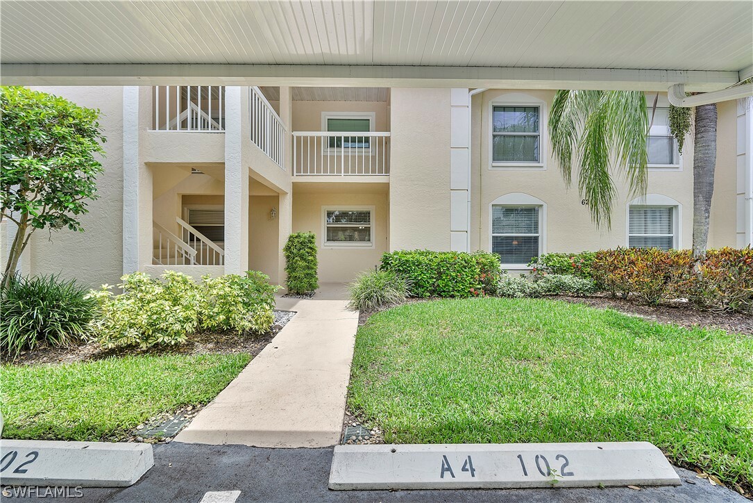 Property Photo:  621 Squire Circle 102  FL 34104 