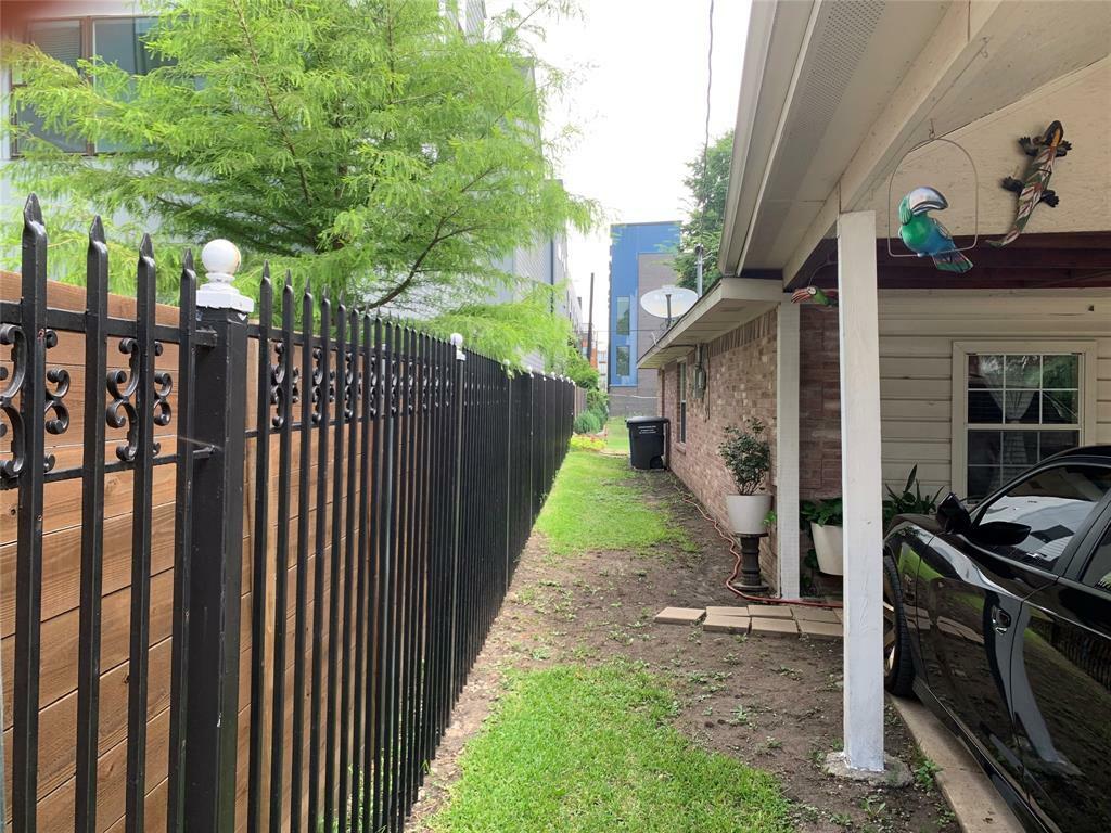 Property Photo:  419 W 10th Street  TX 75208 