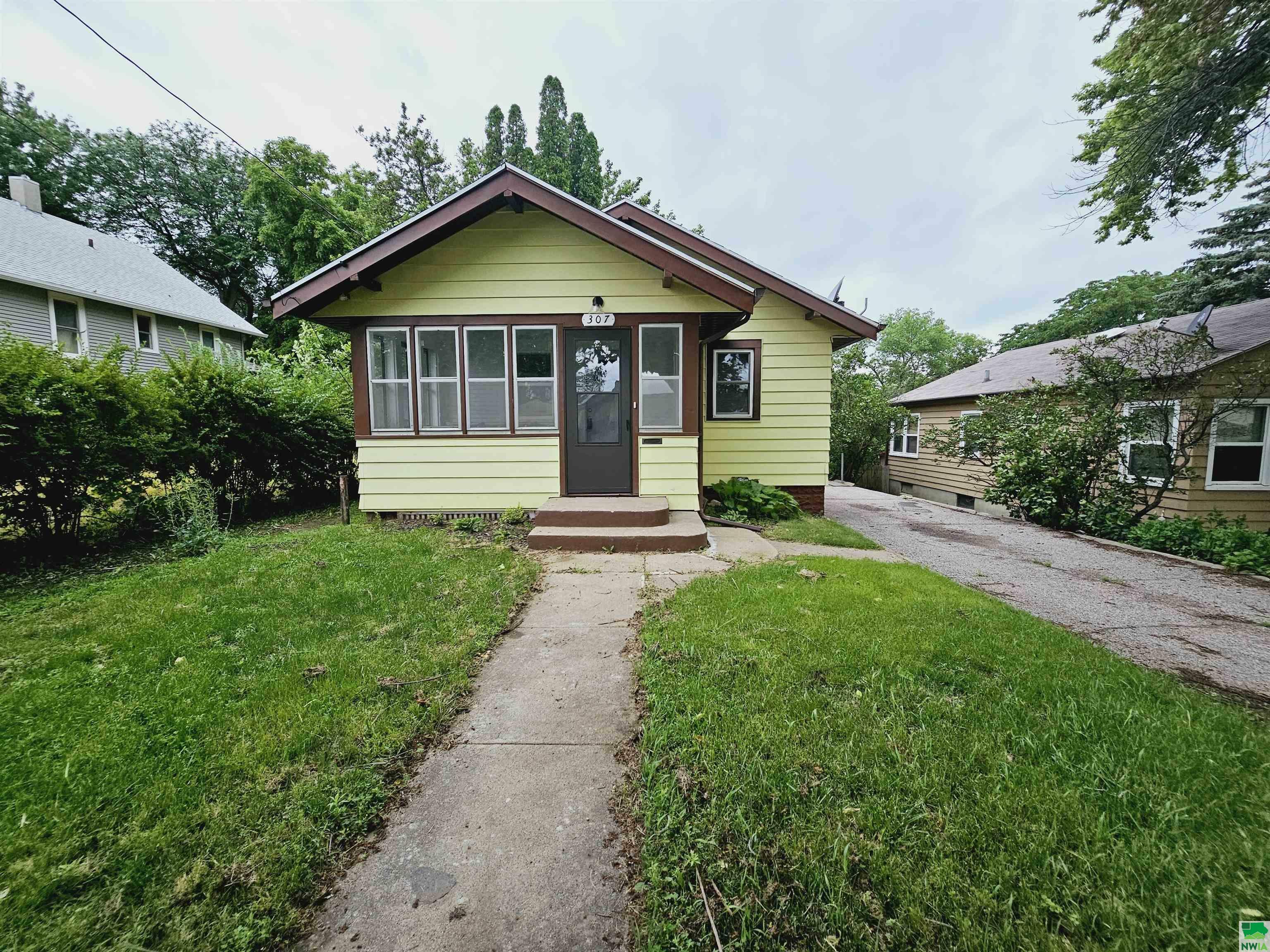 Property Photo:  307 S Collins  IA 51103 