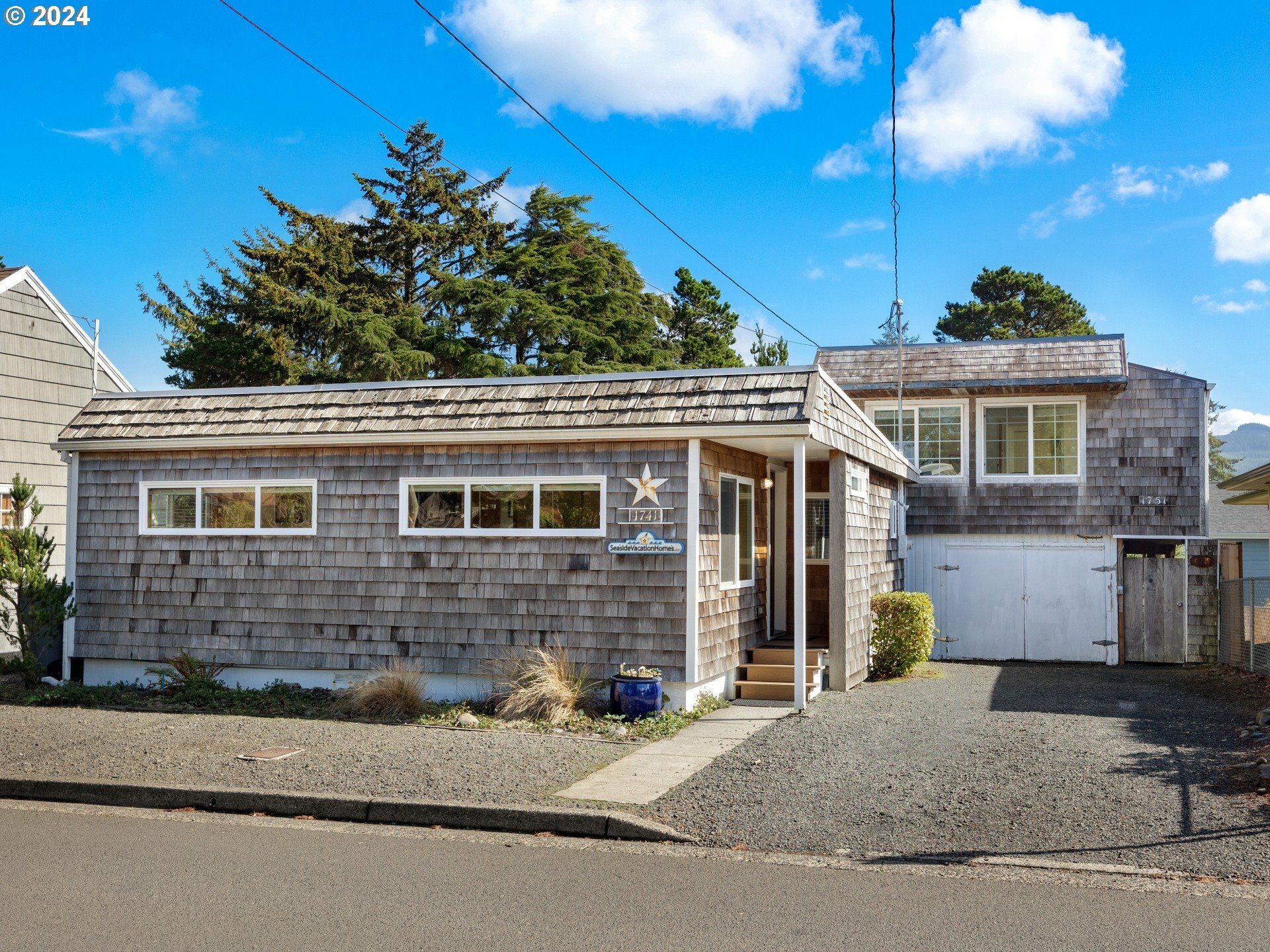 Property Photo:  1741 Beach Dr  OR 97138 