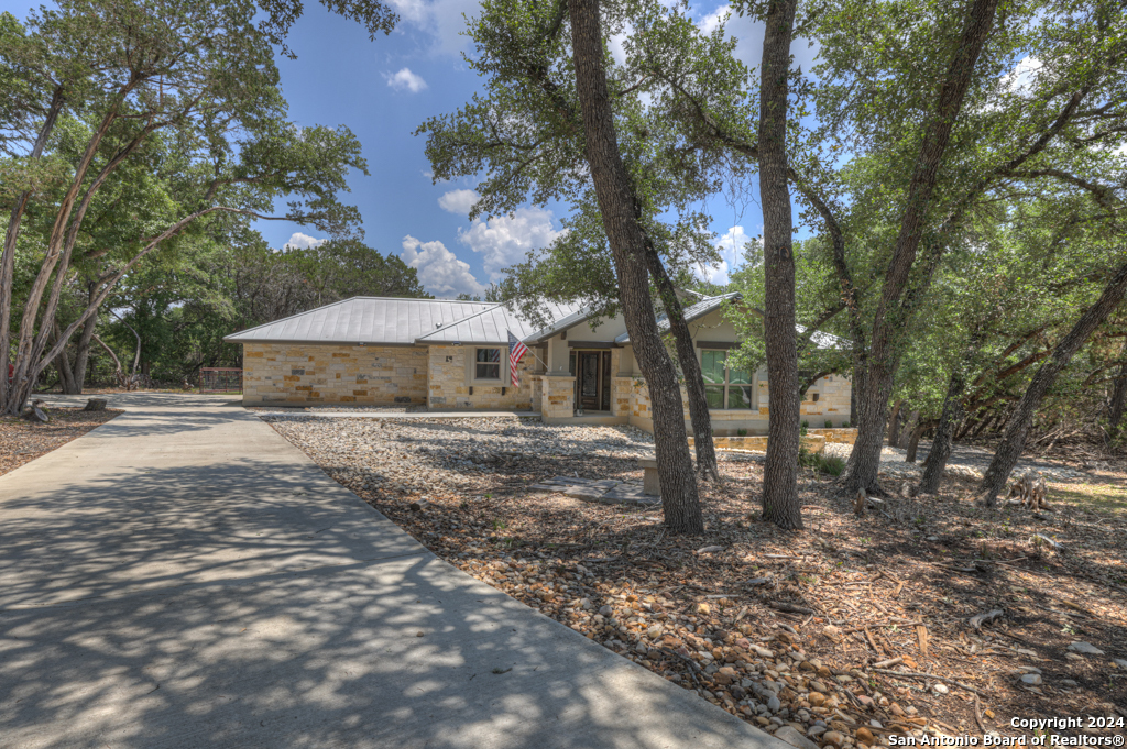 Property Photo: 120 Sierra Way TX 78133