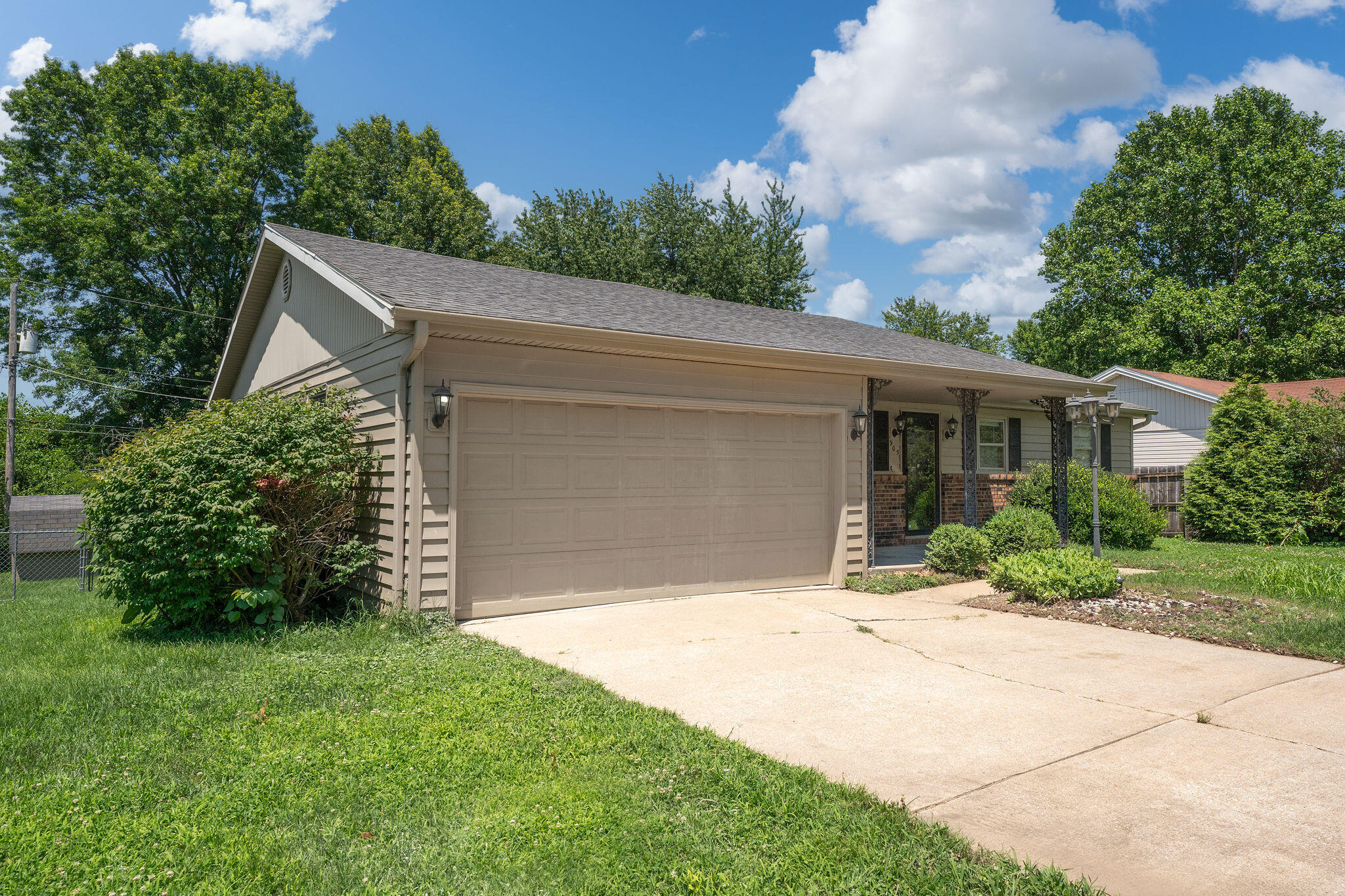Property Photo: 905 West Morningside Street MO 65807