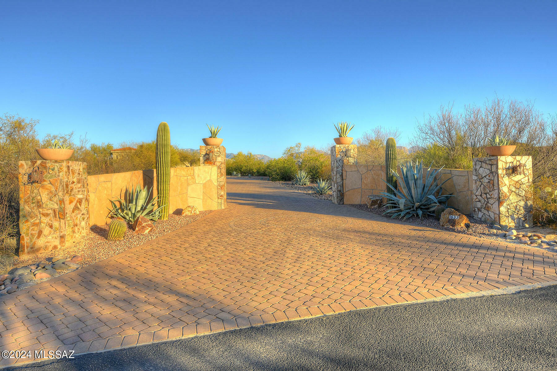 Property Photo:  1633 W Moore Road  AZ 85755 