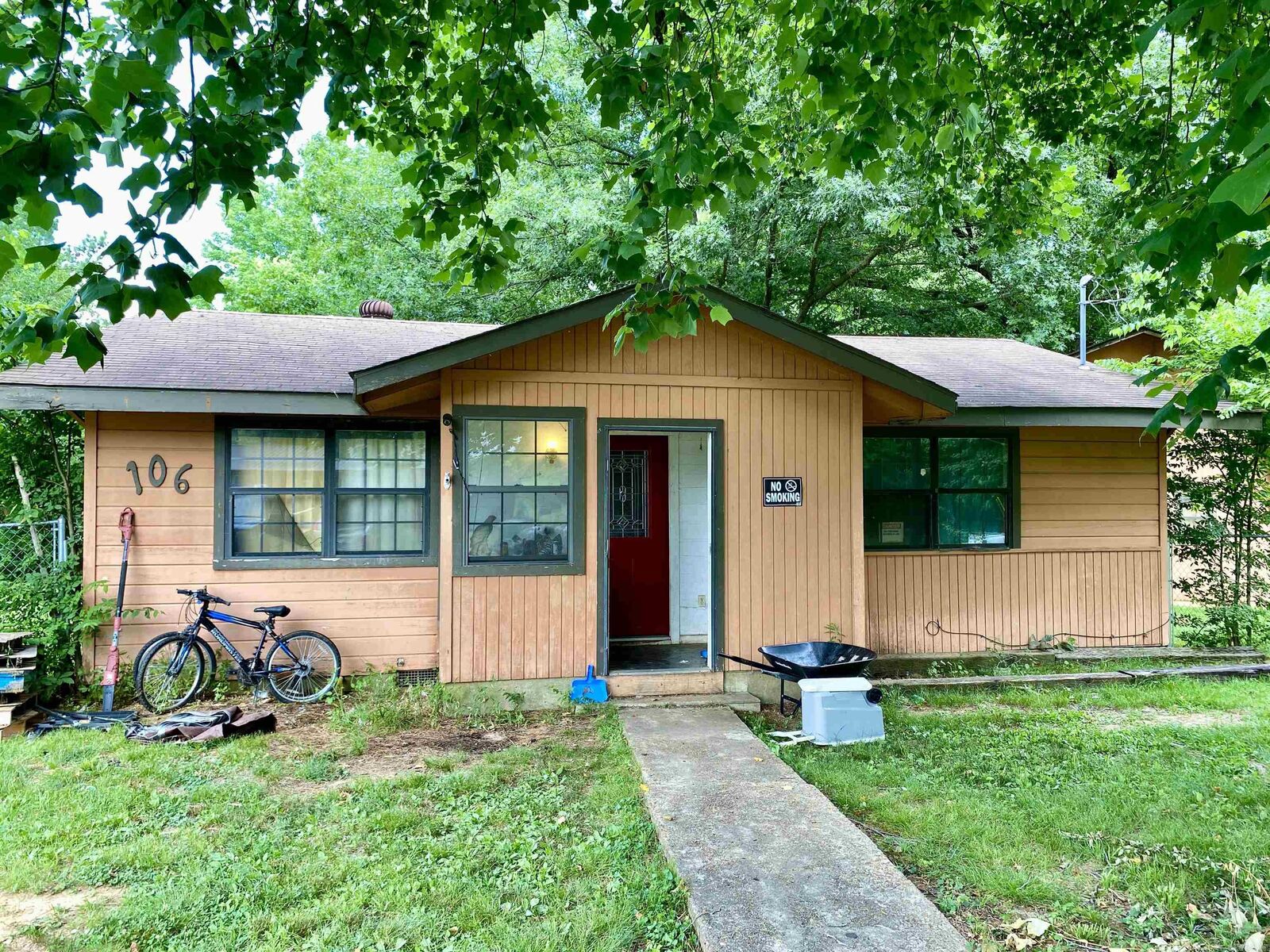 Property Photo:  106 Perry St  AR 72830 