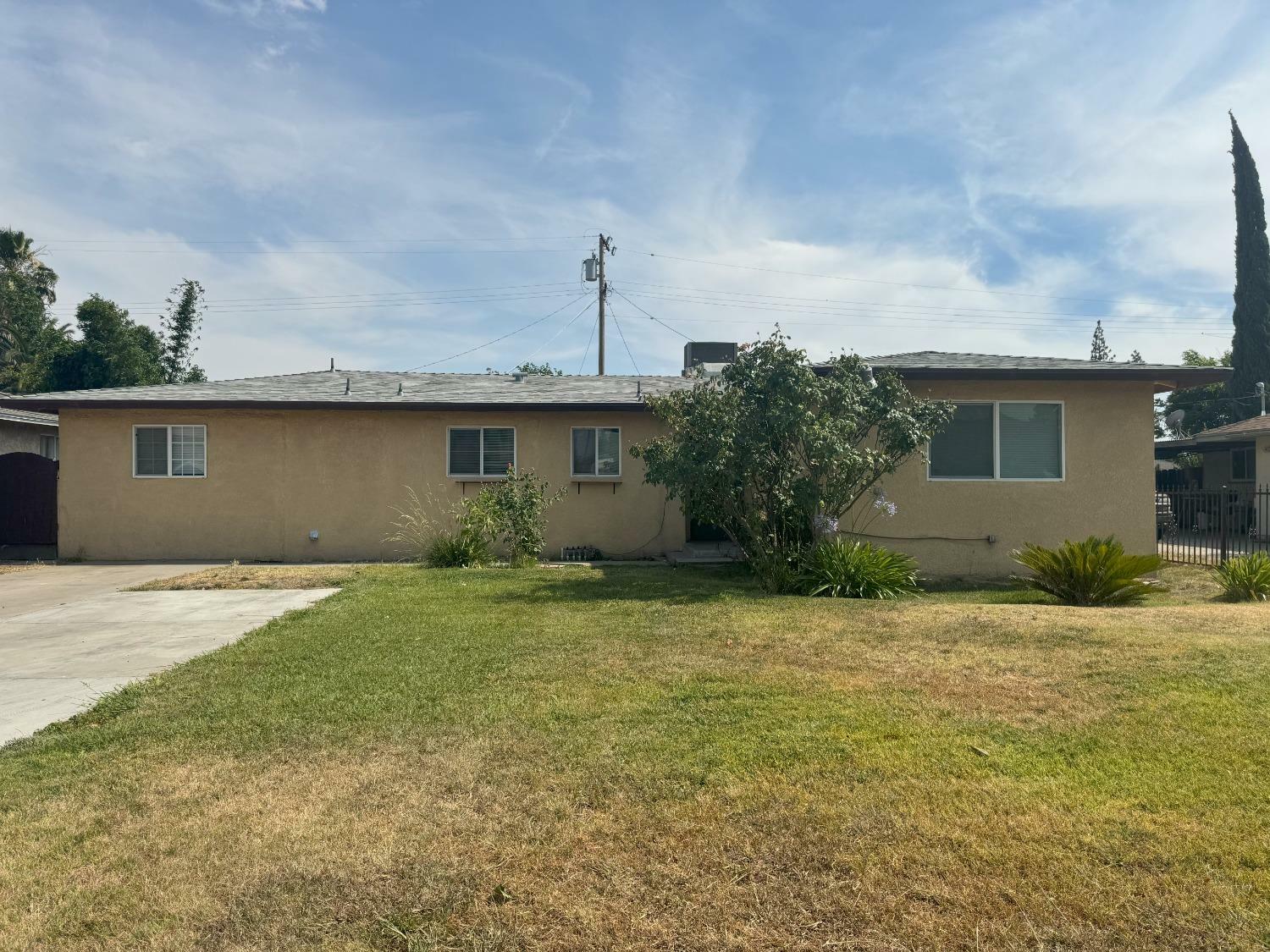 Property Photo:  1219 W Yale Avenue  CA 93705 