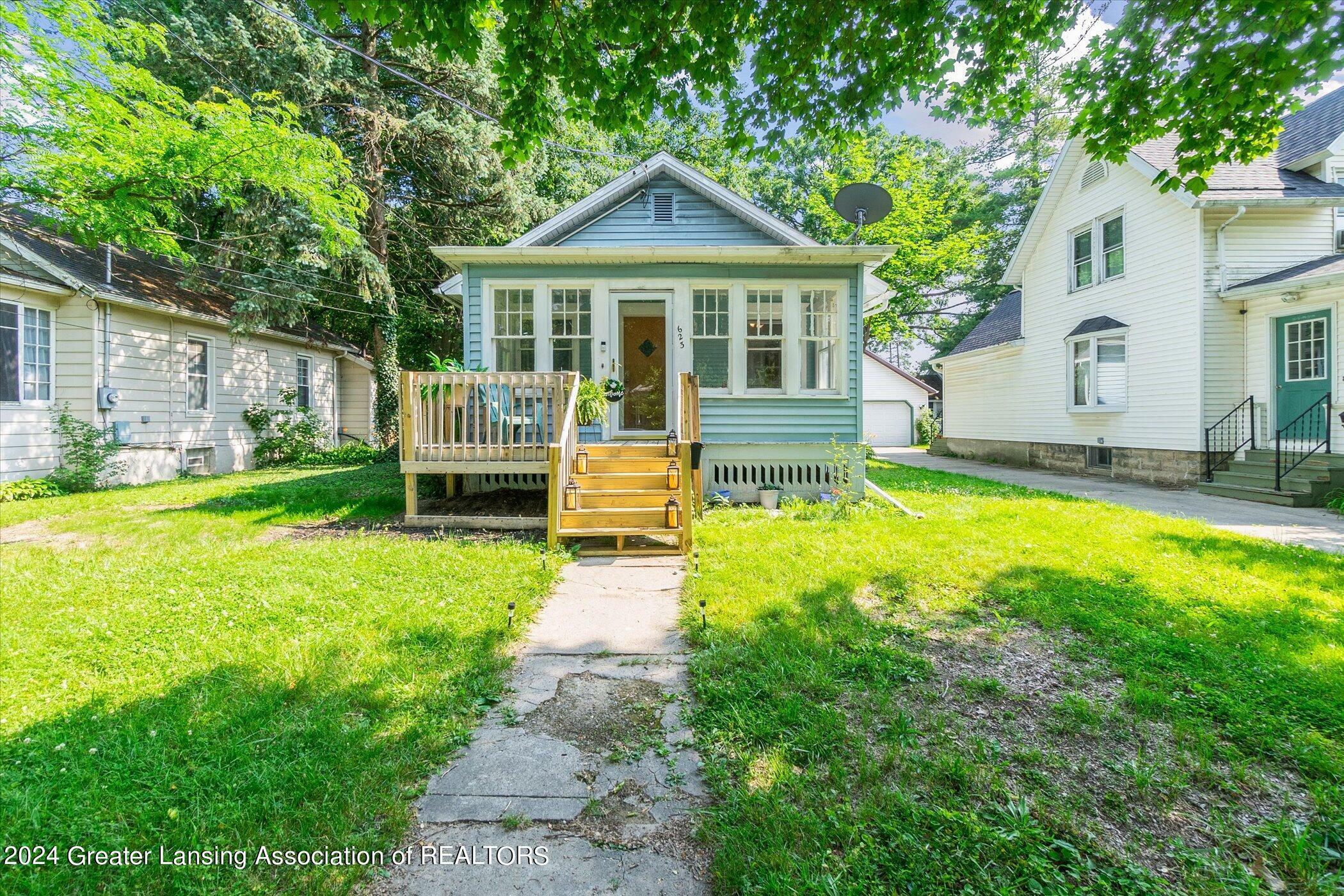 Property Photo:  623 Smith Avenue  MI 48910 