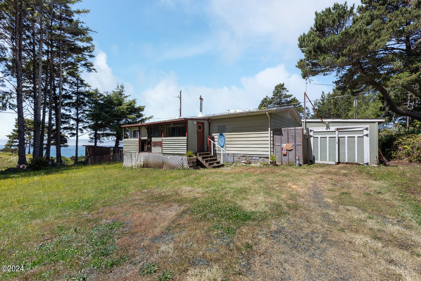 Property Photo:  9911 NE Avery Street  OR 97365