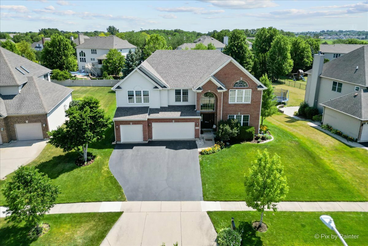 Property Photo: 1011 Estancia Lane IL 60102