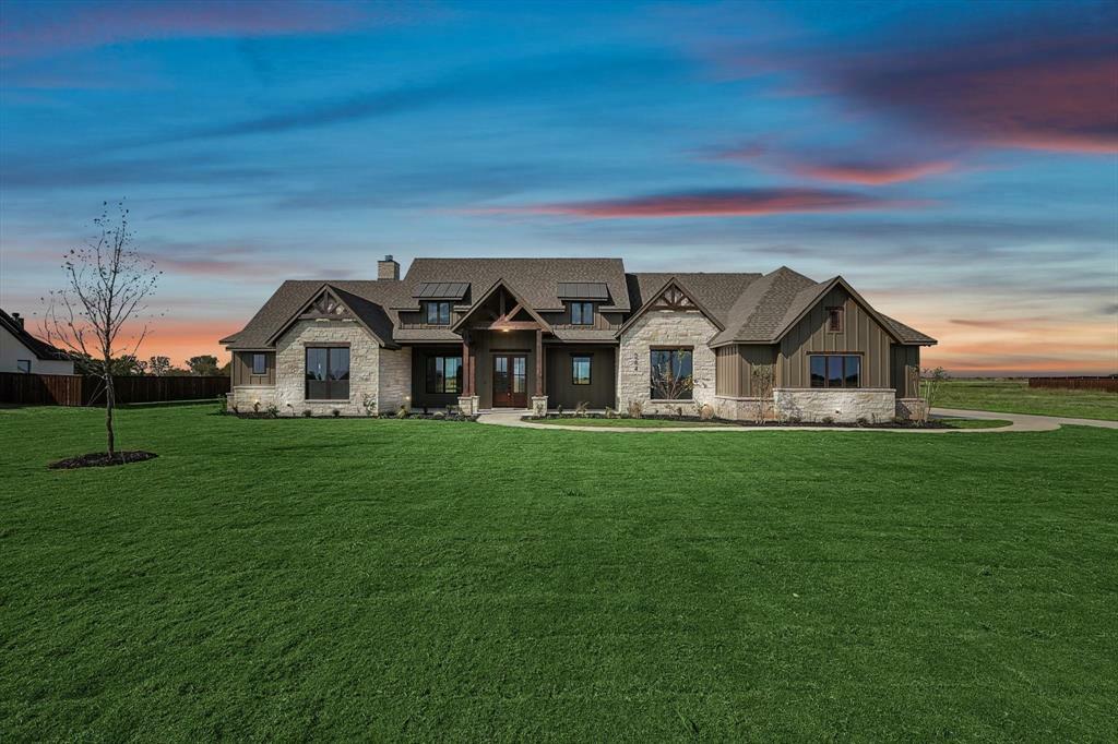Property Photo:  264 Ozro Road  TX 76084 
