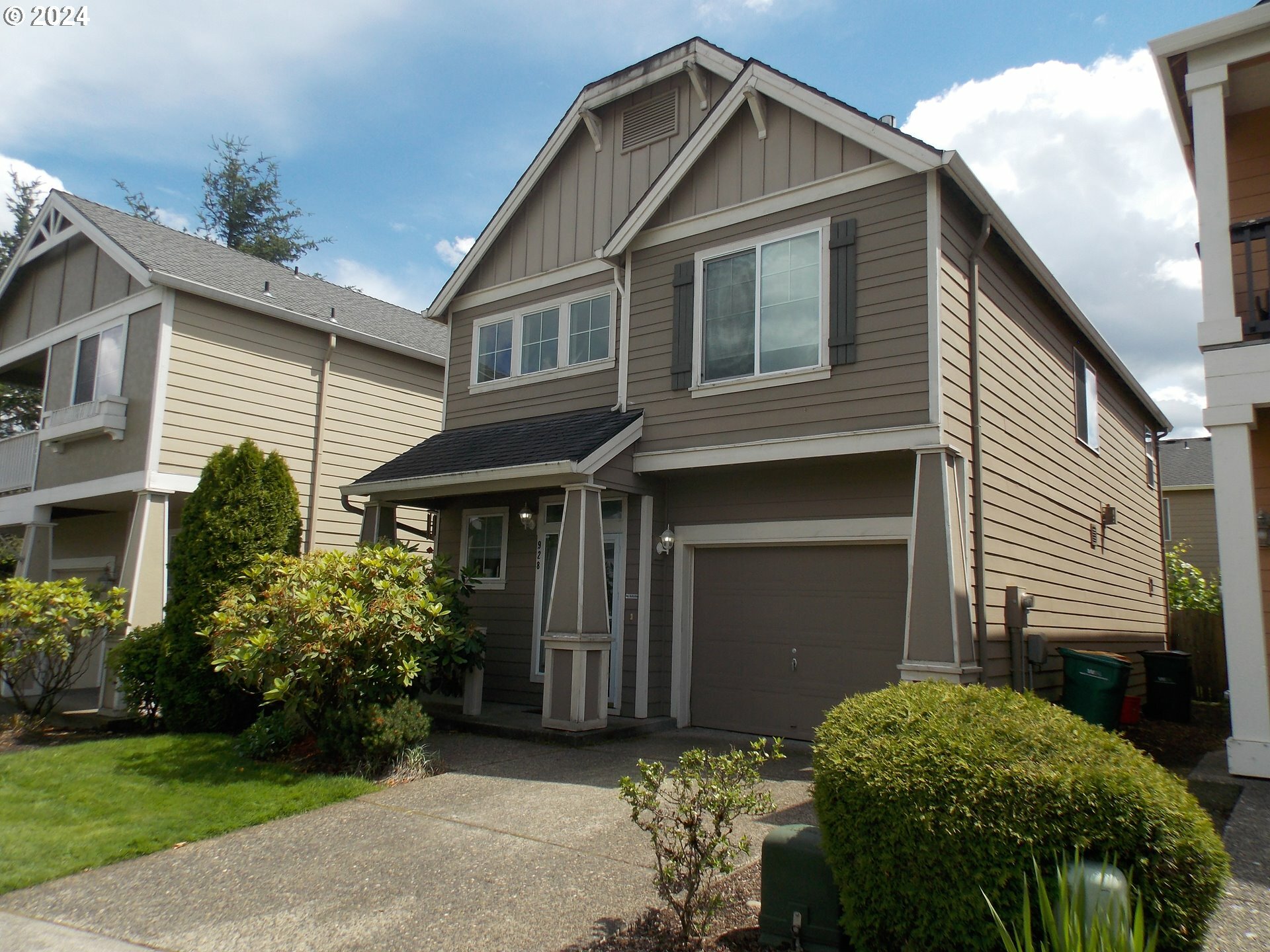 Property Photo:  928 SW 17th Way  OR 97060 