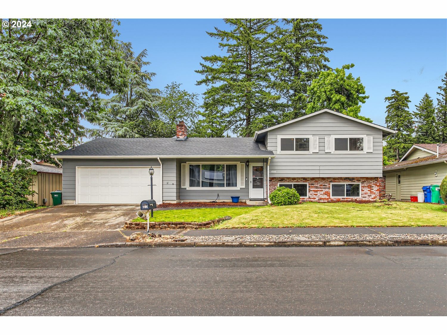 Property Photo: 1006 NE 173rd Ave OR 97230