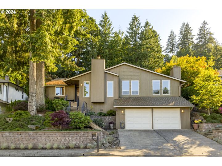 18100 Upper Midhill Dr  West Linn OR 97068 photo