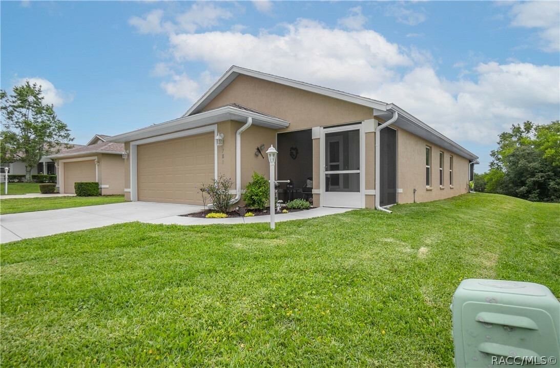 Property Photo:  781 W Sunbird Path  FL 34442 