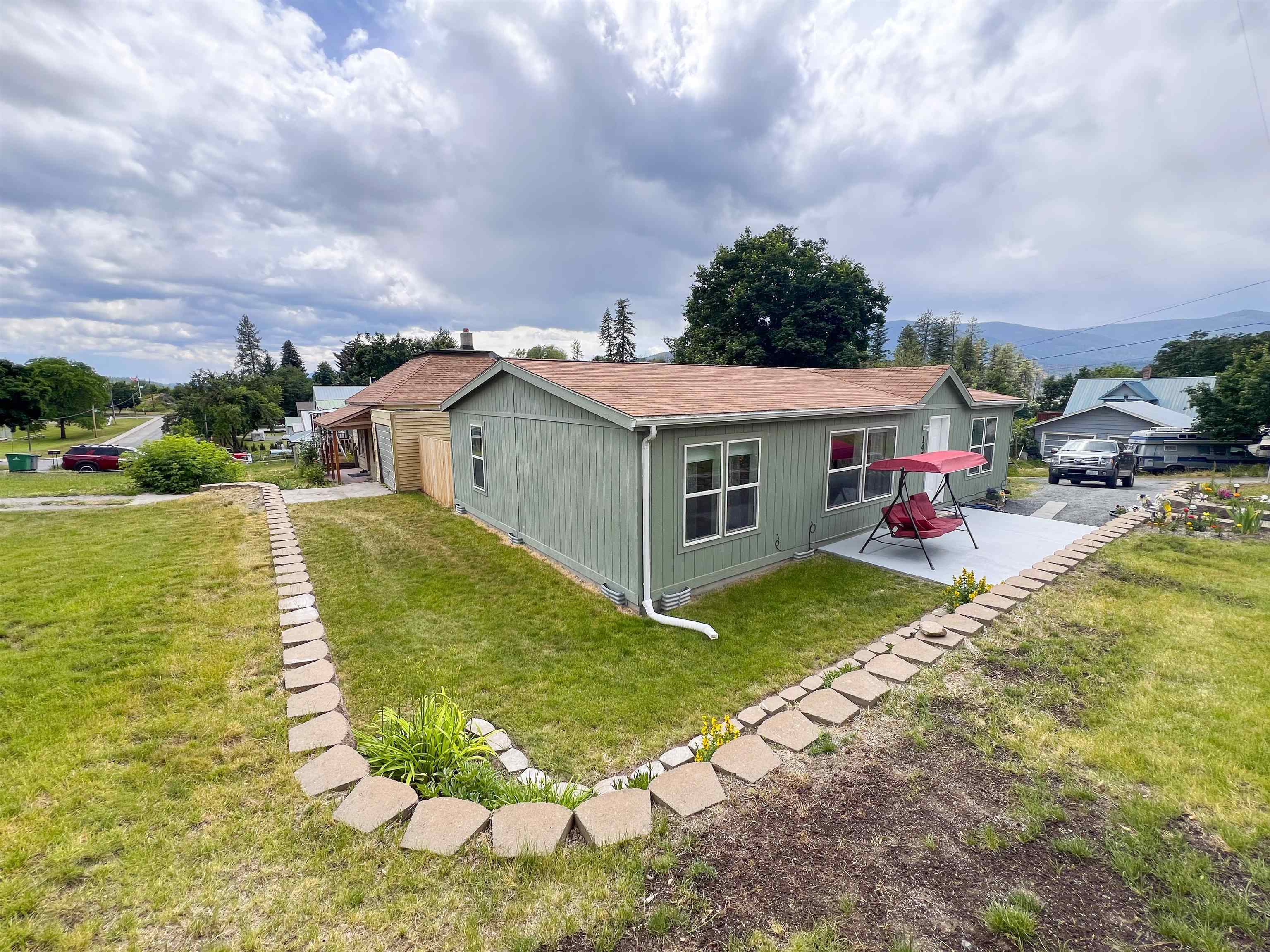 Property Photo:  145 W 9th Ave  WA 99114 