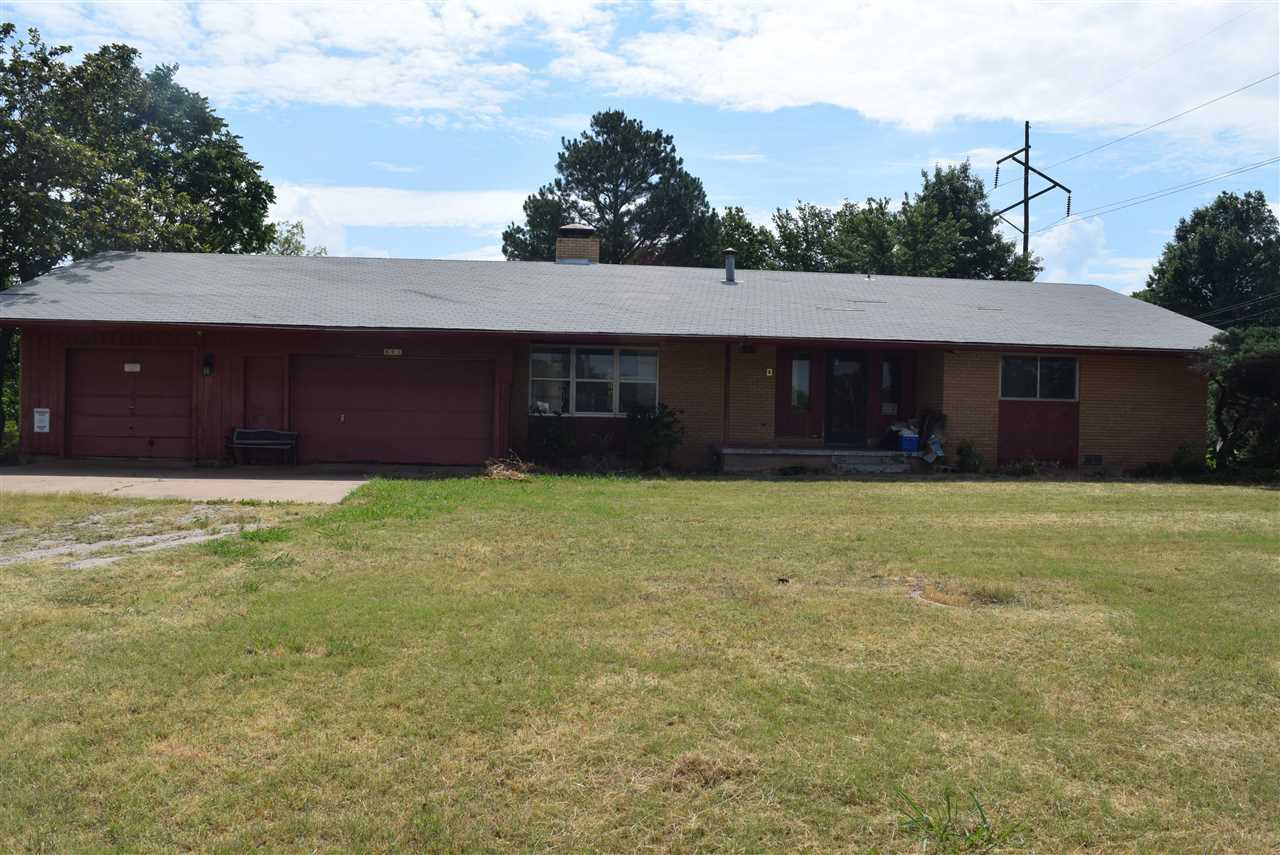 Property Photo: 801 N Skyline Street OK 74074