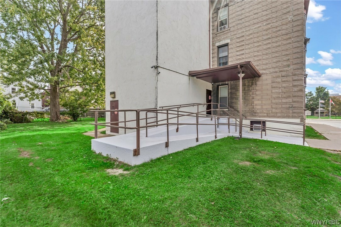 Property Photo:  942 Niagara Avenue  NY 14305 